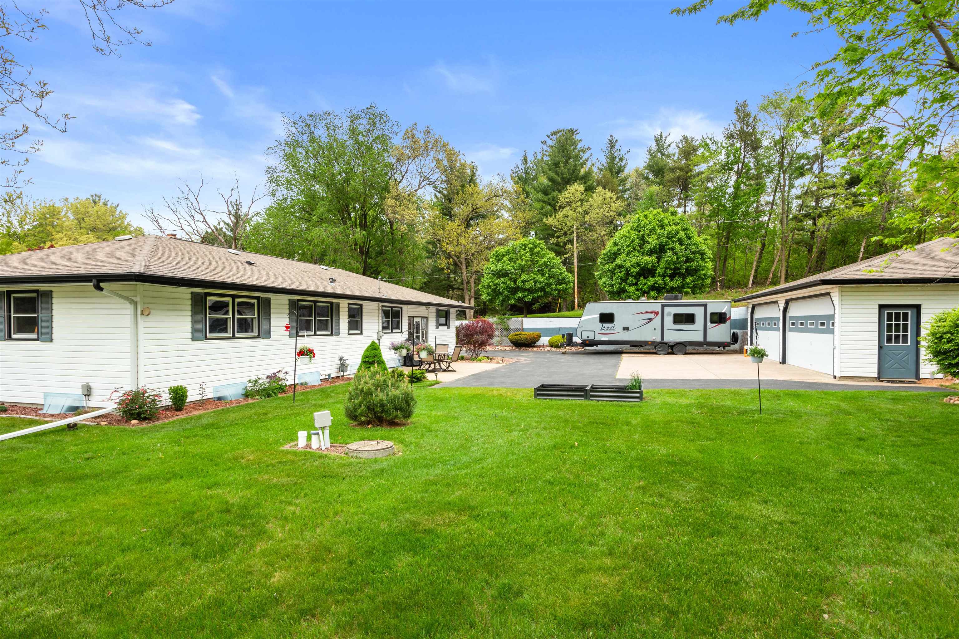 6307 OLD AMISH ROAD, Plover, Wisconsin 54467, 2 Bedrooms Bedrooms, ,2 BathroomsBathrooms,Residential,For Sale,6307 OLD AMISH ROAD,22502214