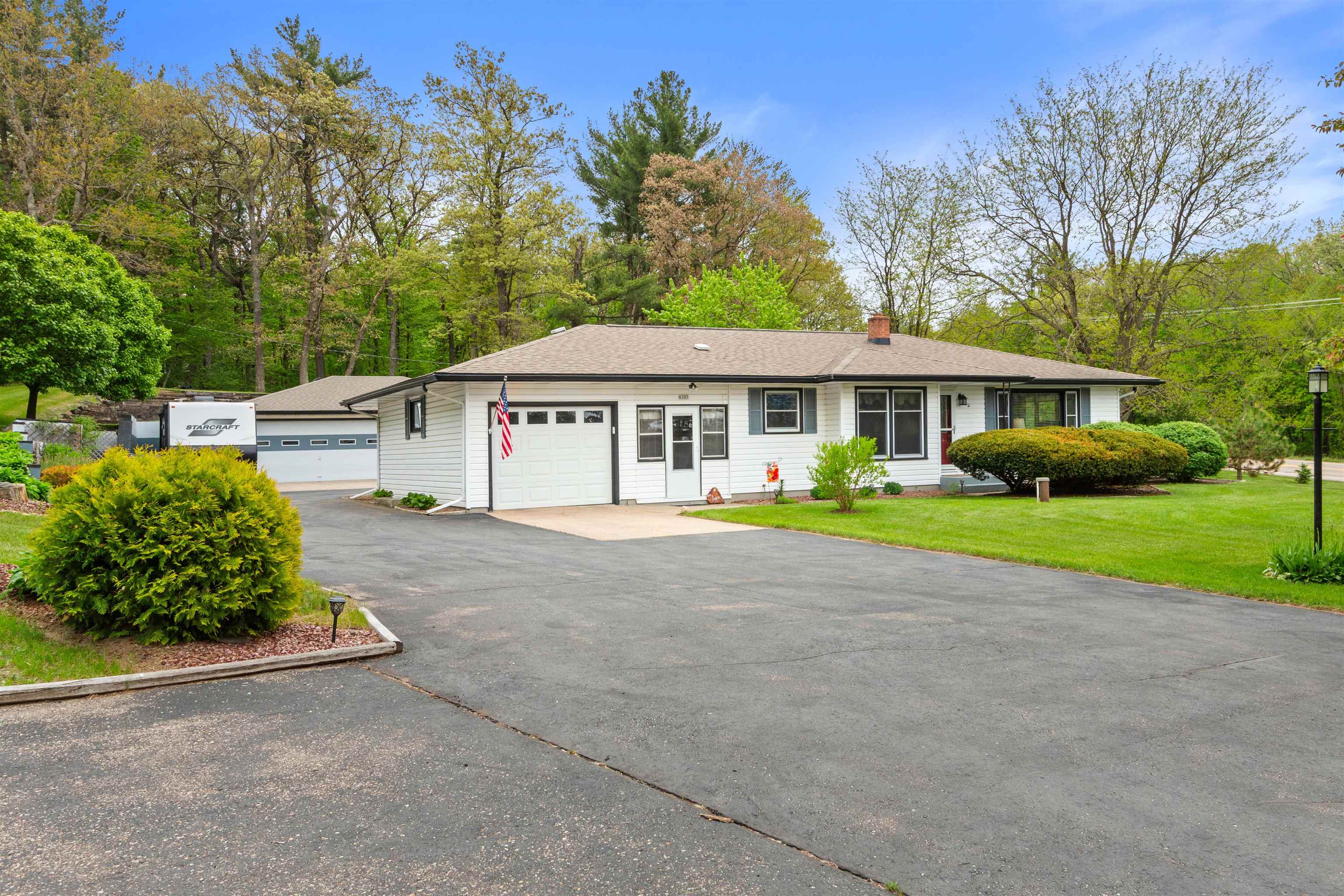 6307 OLD AMISH ROAD, Plover, Wisconsin 54467, 2 Bedrooms Bedrooms, ,2 BathroomsBathrooms,Residential,For Sale,6307 OLD AMISH ROAD,22502214