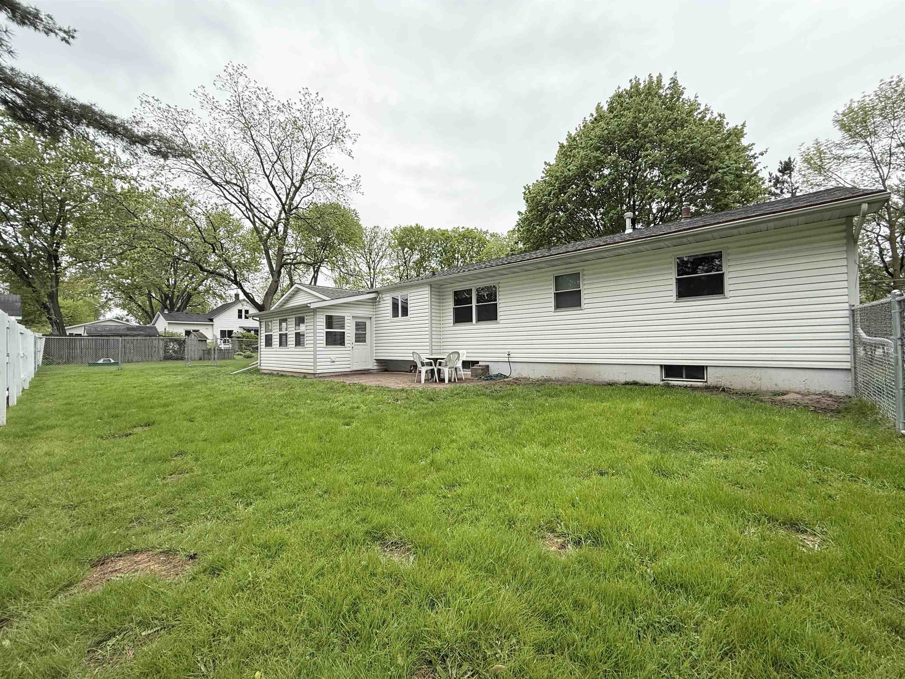 1208 E BLODGETT STREET, Marshfield, Wisconsin 54449, 3 Bedrooms Bedrooms, ,2 BathroomsBathrooms,Residential,For Sale,1208 E BLODGETT STREET,22502222
