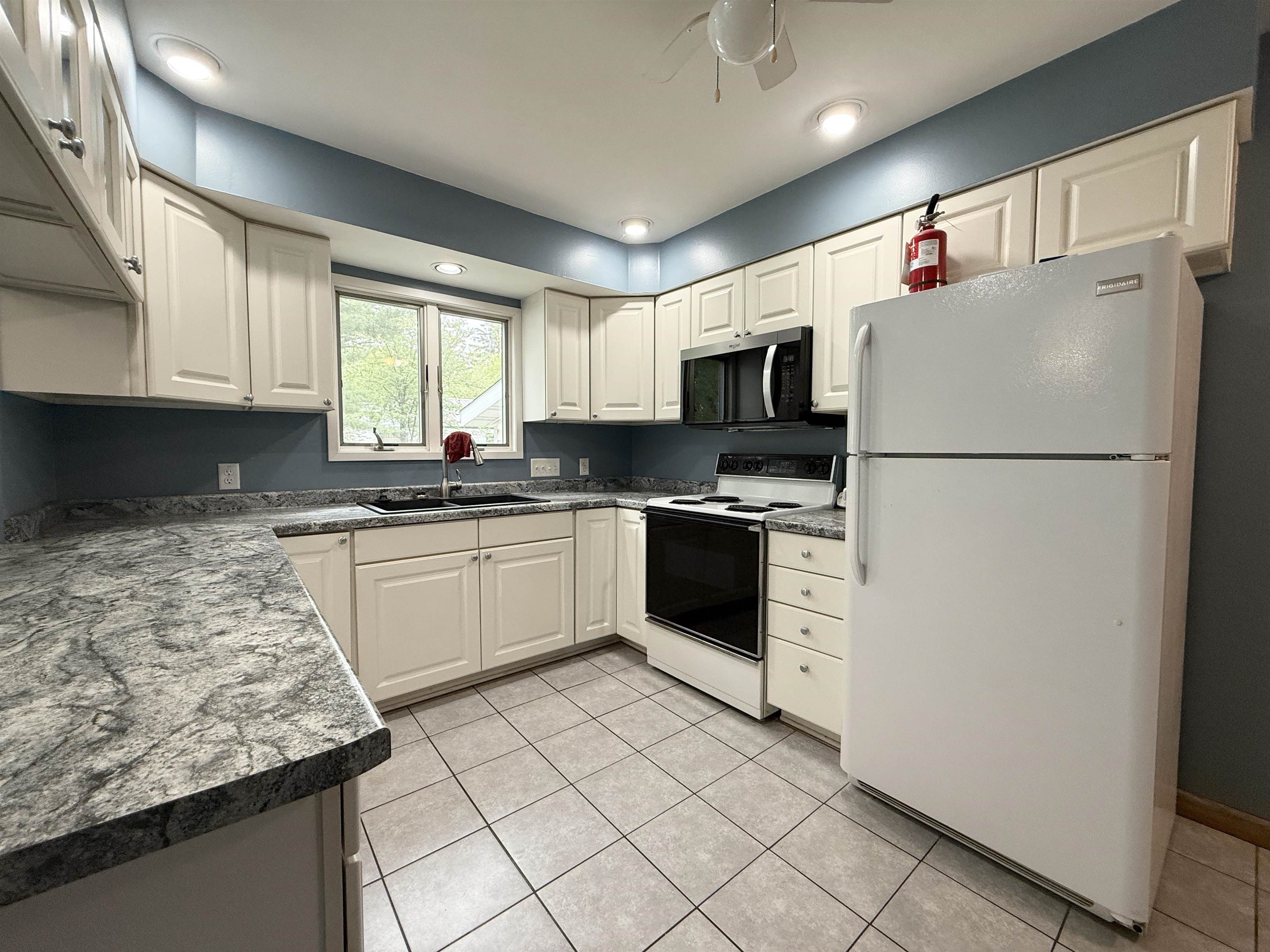 1208 E BLODGETT STREET, Marshfield, Wisconsin 54449, 3 Bedrooms Bedrooms, ,2 BathroomsBathrooms,Residential,For Sale,1208 E BLODGETT STREET,22502222