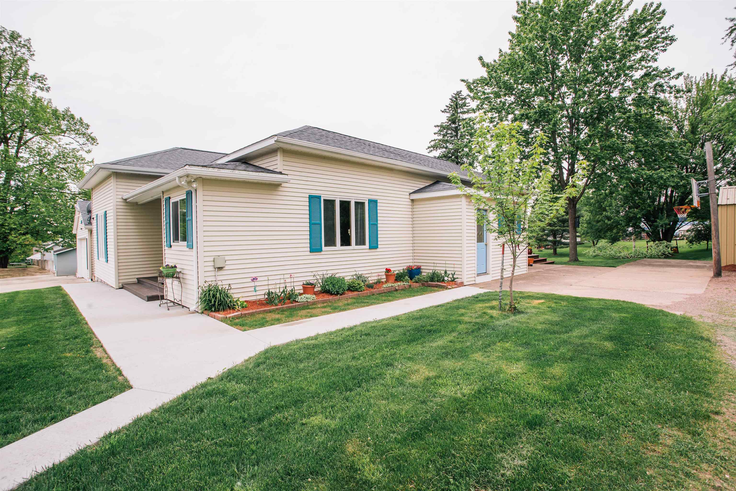 208 W MILLER STREET, Greenwood, Wisconsin 54437, 3 Bedrooms Bedrooms, ,2 BathroomsBathrooms,Residential,For Sale,208 W MILLER STREET,22502232