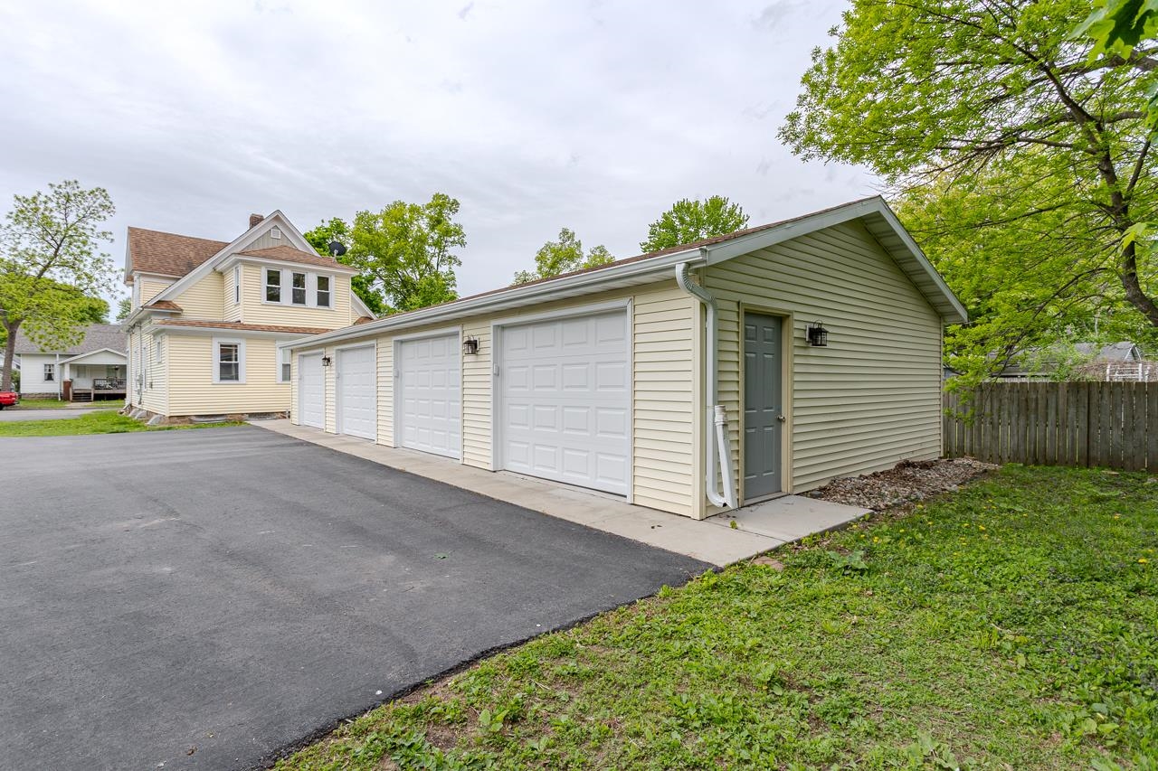 110 MILLER AVENUE, Wausau, Wisconsin 54403, 4 Bedrooms Bedrooms, ,2 BathroomsBathrooms,Residential,For Sale,110 MILLER AVENUE,22502236
