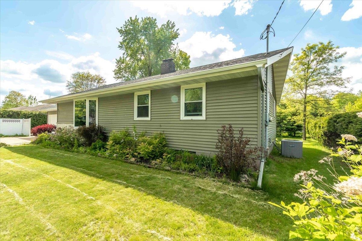 2931 NORTH AVENUE, Wisconsin Rapids, Wisconsin 54495, 3 Bedrooms Bedrooms, ,1 BathroomBathrooms,Residential,For Sale,2931 NORTH AVENUE,22502259