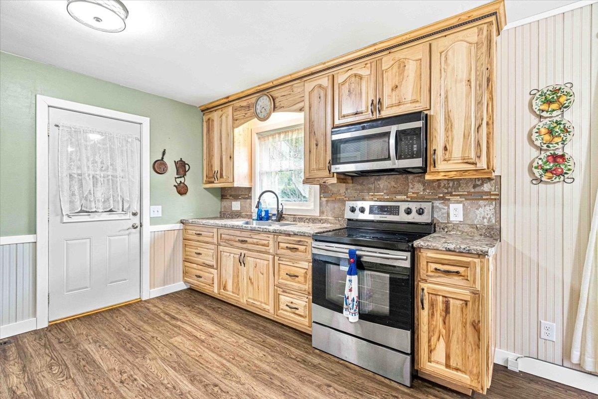 2931 NORTH AVENUE, Wisconsin Rapids, Wisconsin 54495, 3 Bedrooms Bedrooms, ,1 BathroomBathrooms,Residential,For Sale,2931 NORTH AVENUE,22502259