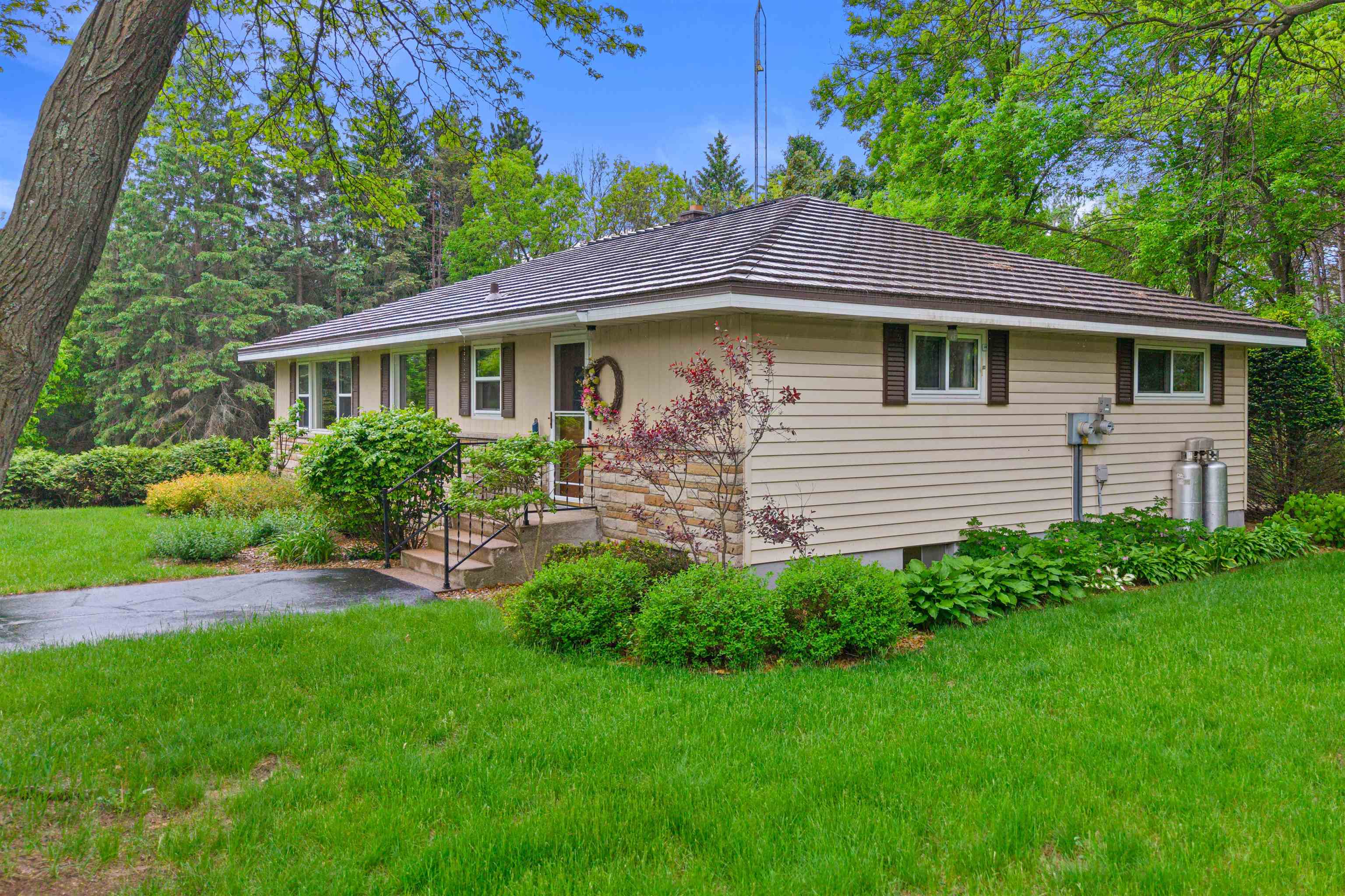 3594 SUNSET DRIVE NORTH, Stevens Point, Wisconsin 54482, 4 Bedrooms Bedrooms, ,2 BathroomsBathrooms,Residential,For Sale,3594 SUNSET DRIVE NORTH,22502266