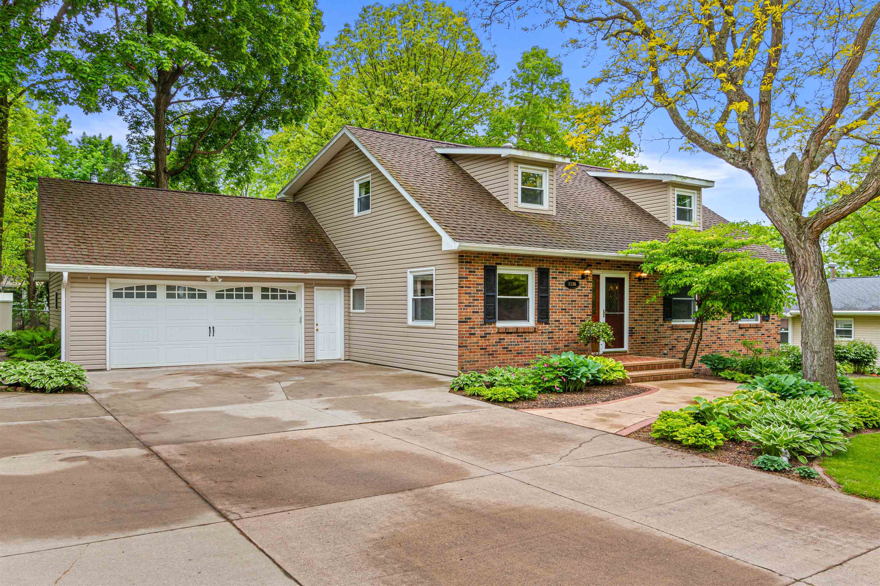 1136 W RIDGE ROAD, Marshfield, Wisconsin 54449, 4 Bedrooms Bedrooms, ,2 BathroomsBathrooms,Residential,For Sale,1136 W RIDGE ROAD,22502280