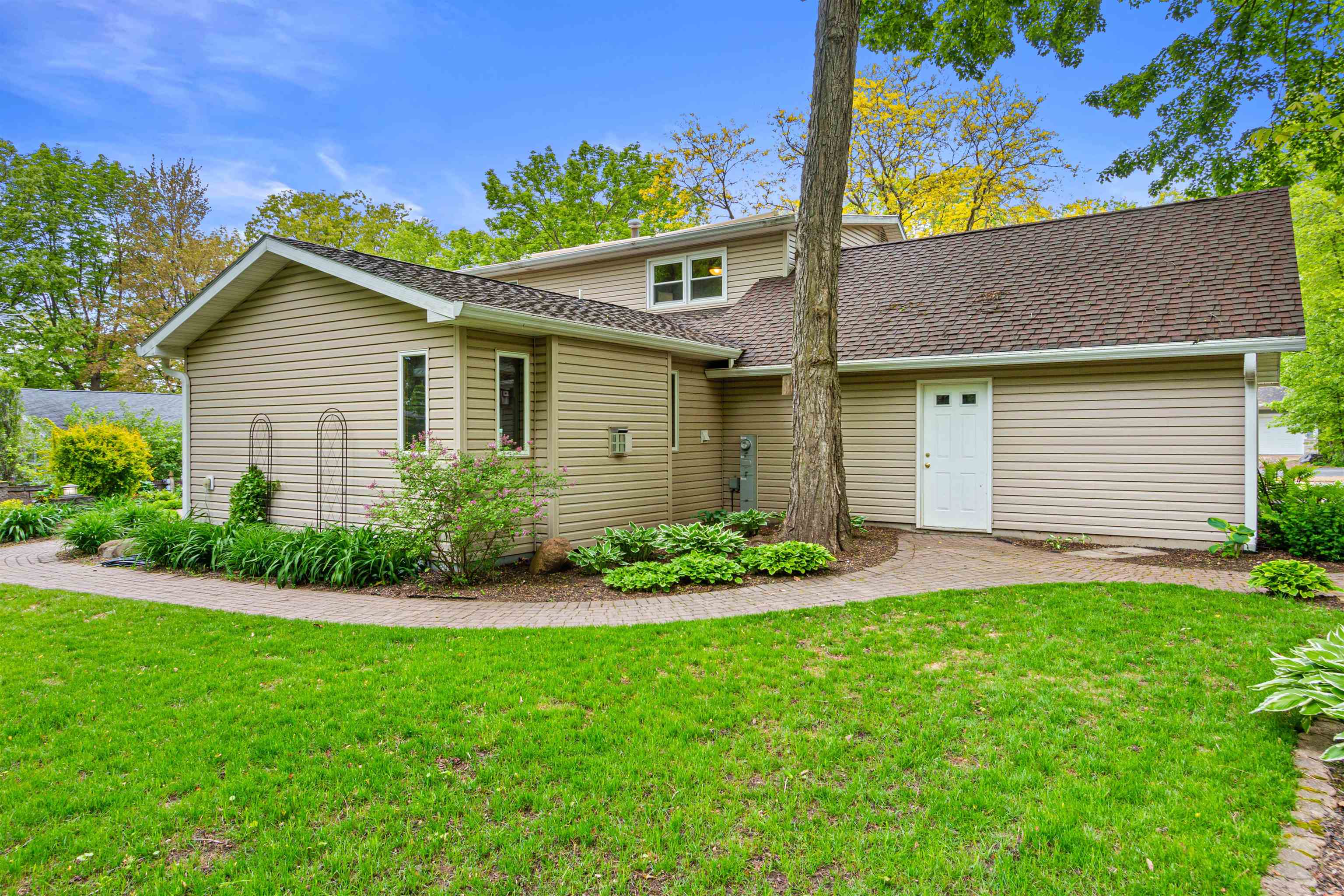1136 W RIDGE ROAD, Marshfield, Wisconsin 54449, 4 Bedrooms Bedrooms, ,2 BathroomsBathrooms,Residential,For Sale,1136 W RIDGE ROAD,22502280