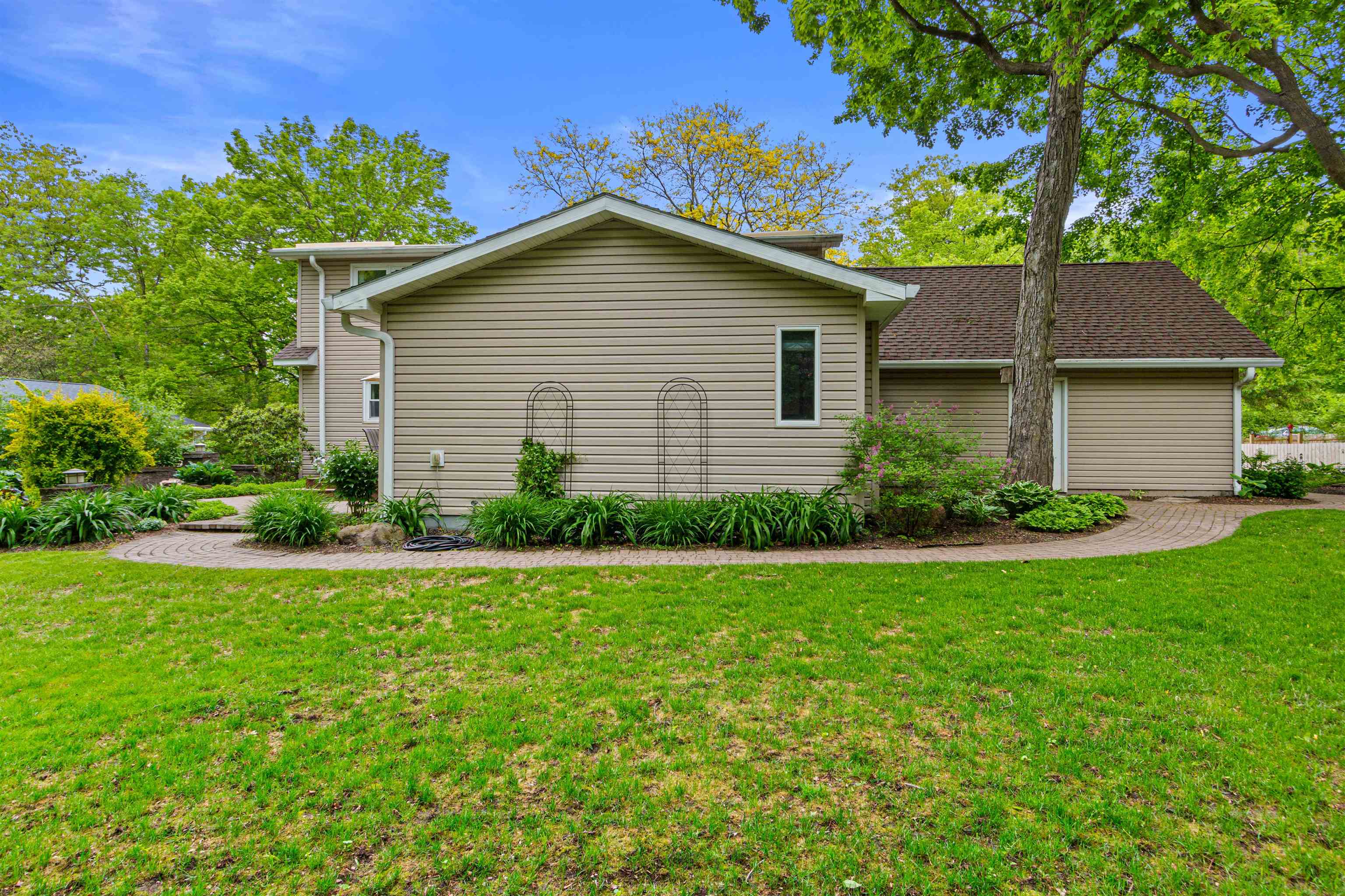 1136 W RIDGE ROAD, Marshfield, Wisconsin 54449, 4 Bedrooms Bedrooms, ,2 BathroomsBathrooms,Residential,For Sale,1136 W RIDGE ROAD,22502280