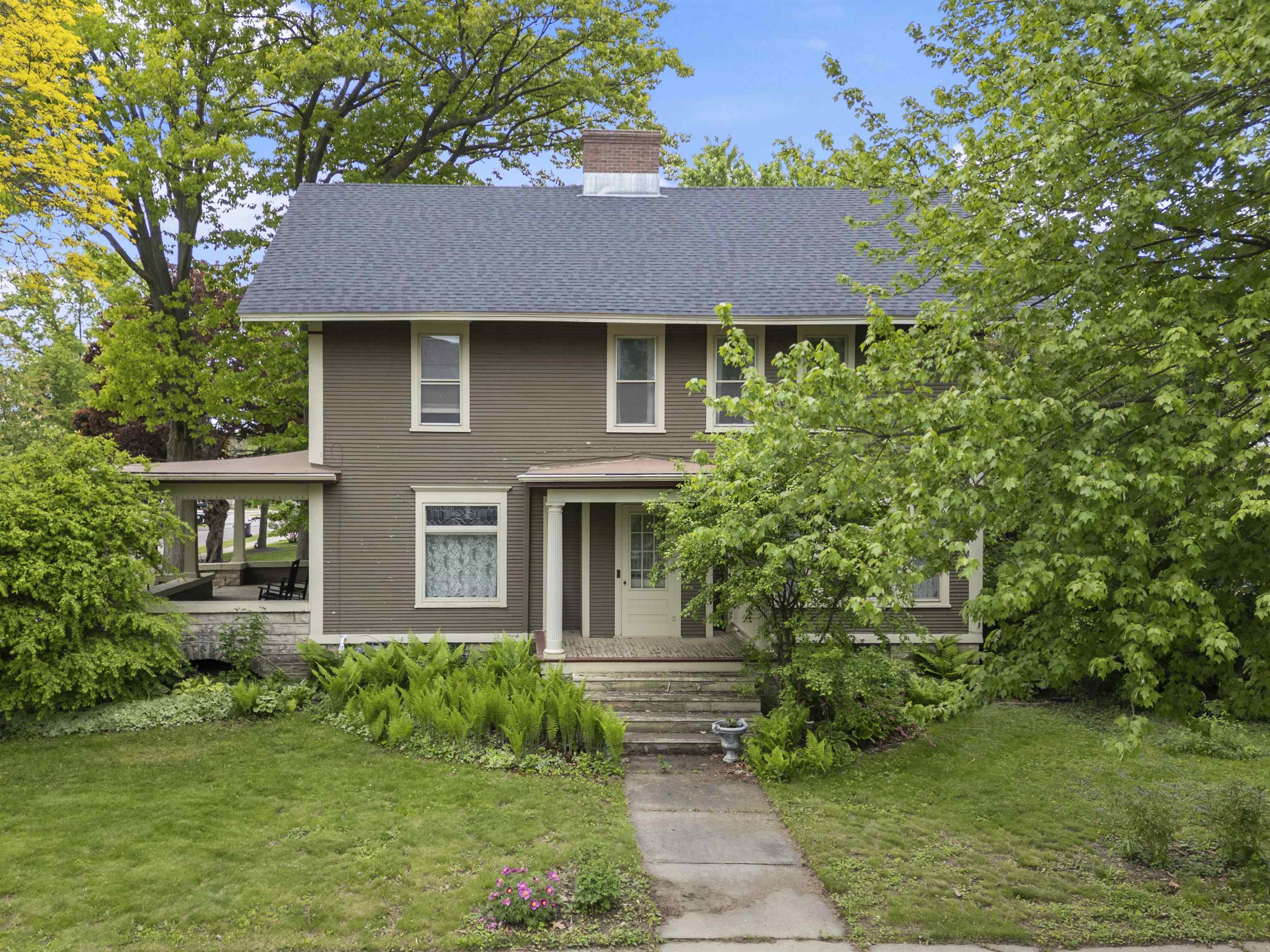 300 S VINE AVENUE, Marshfield, Wisconsin 54449, 5 Bedrooms Bedrooms, ,1 BathroomBathrooms,Residential,For Sale,300 S VINE AVENUE,22502286