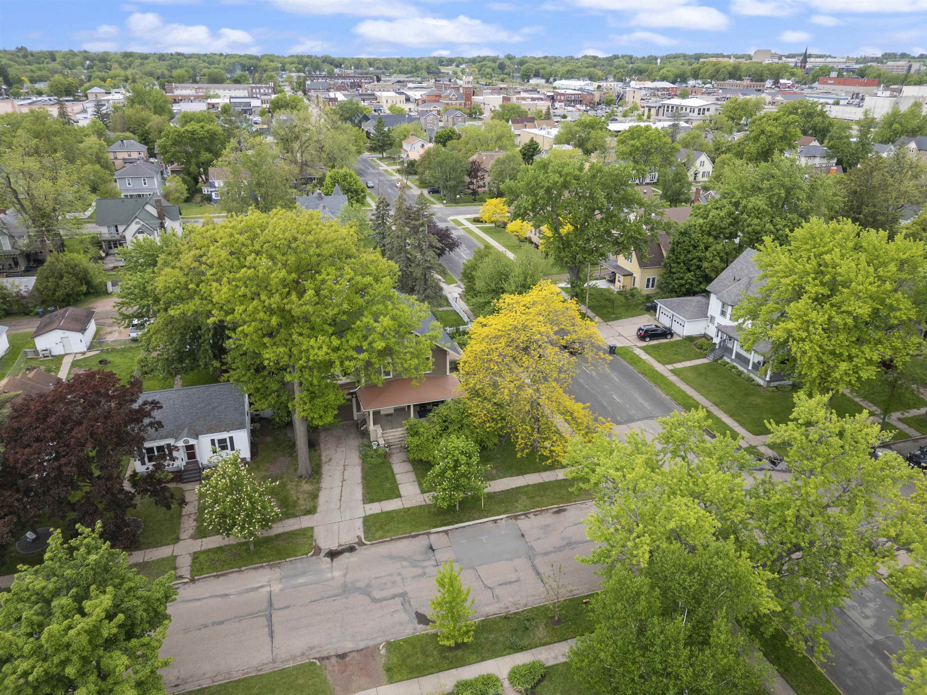 300 S VINE AVENUE, Marshfield, Wisconsin 54449, 5 Bedrooms Bedrooms, ,1 BathroomBathrooms,Residential,For Sale,300 S VINE AVENUE,22502286