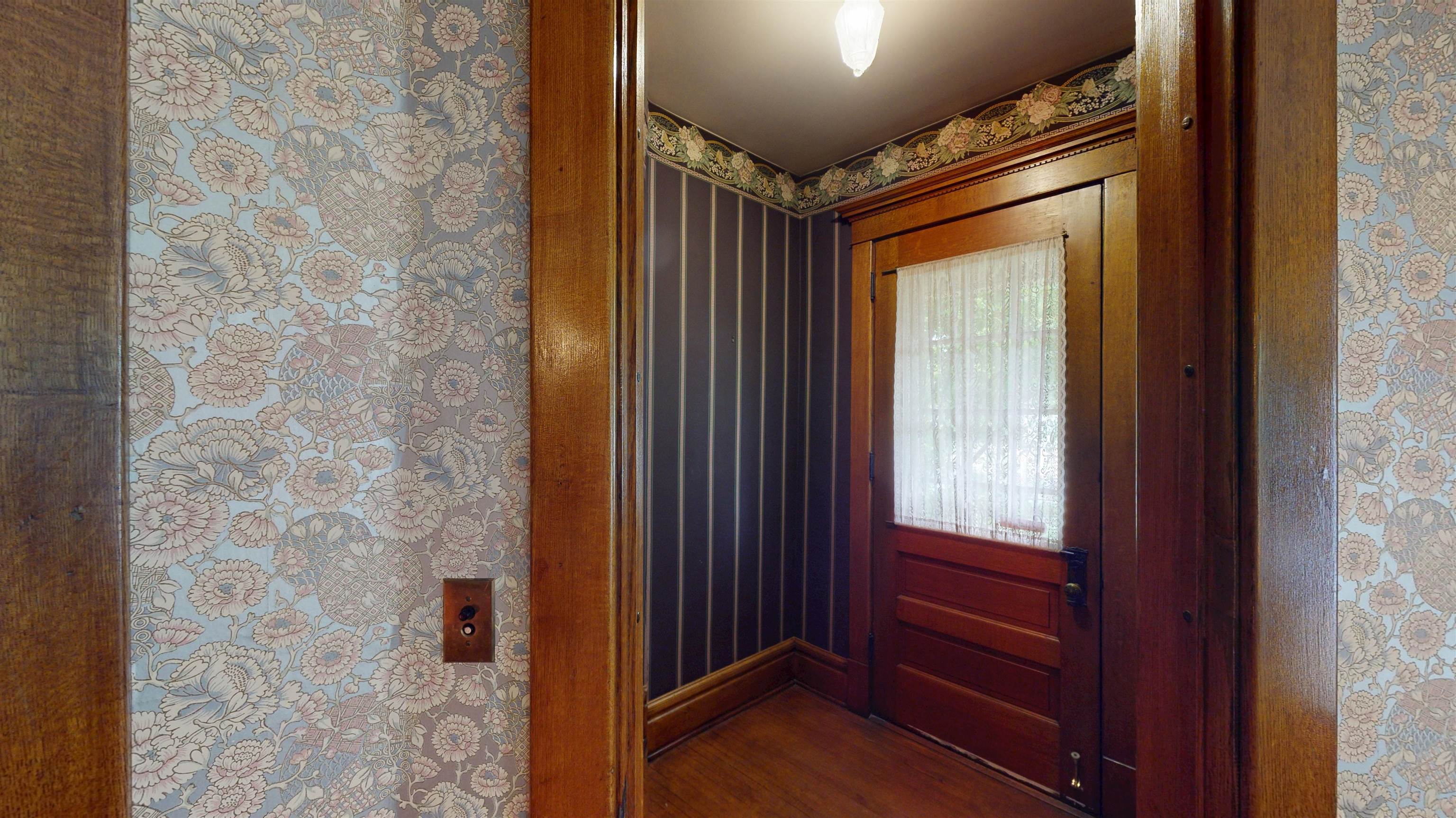 300 S VINE AVENUE, Marshfield, Wisconsin 54449, 5 Bedrooms Bedrooms, ,1 BathroomBathrooms,Residential,For Sale,300 S VINE AVENUE,22502286