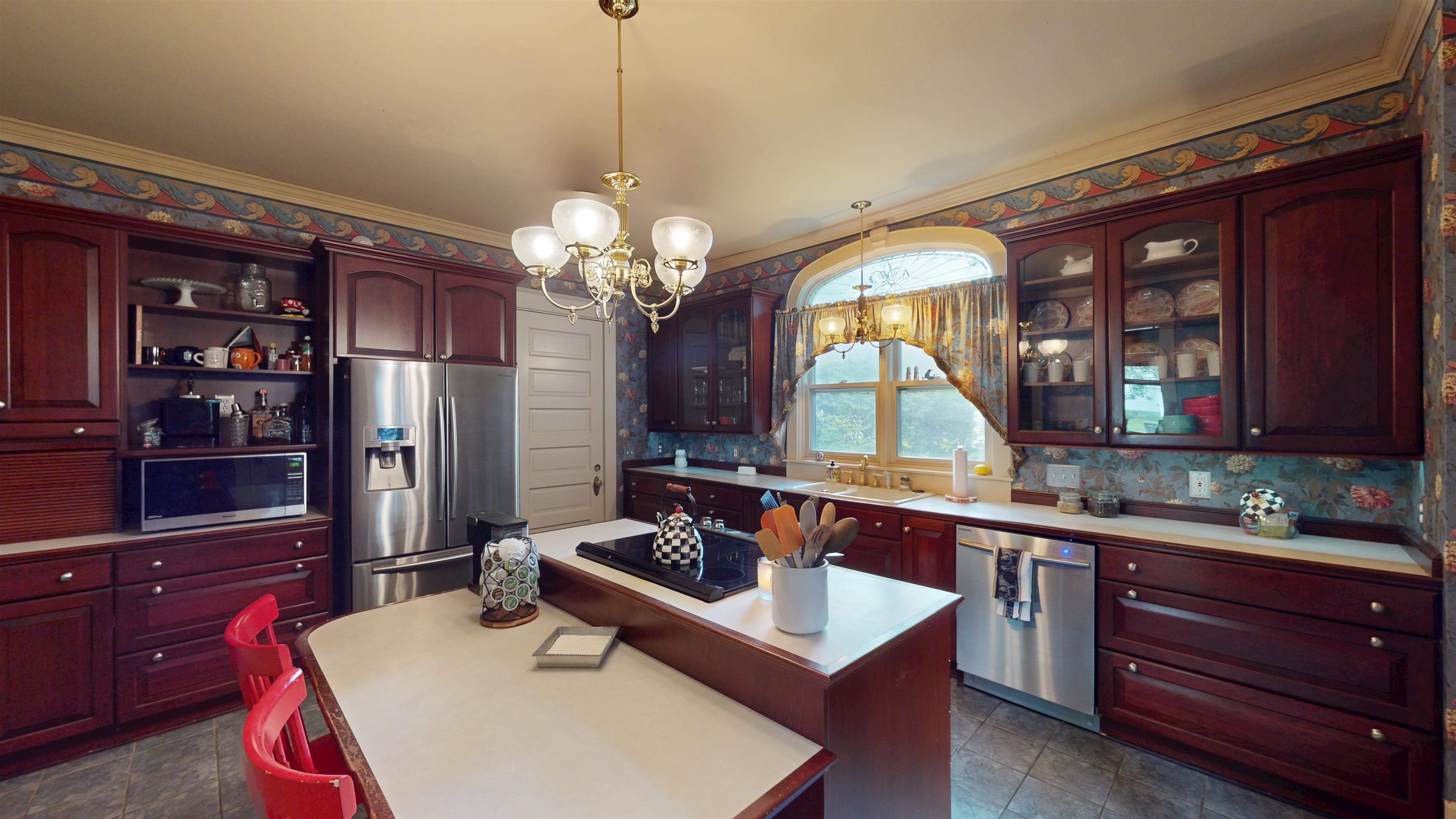 300 S VINE AVENUE, Marshfield, Wisconsin 54449, 5 Bedrooms Bedrooms, ,1 BathroomBathrooms,Residential,For Sale,300 S VINE AVENUE,22502286