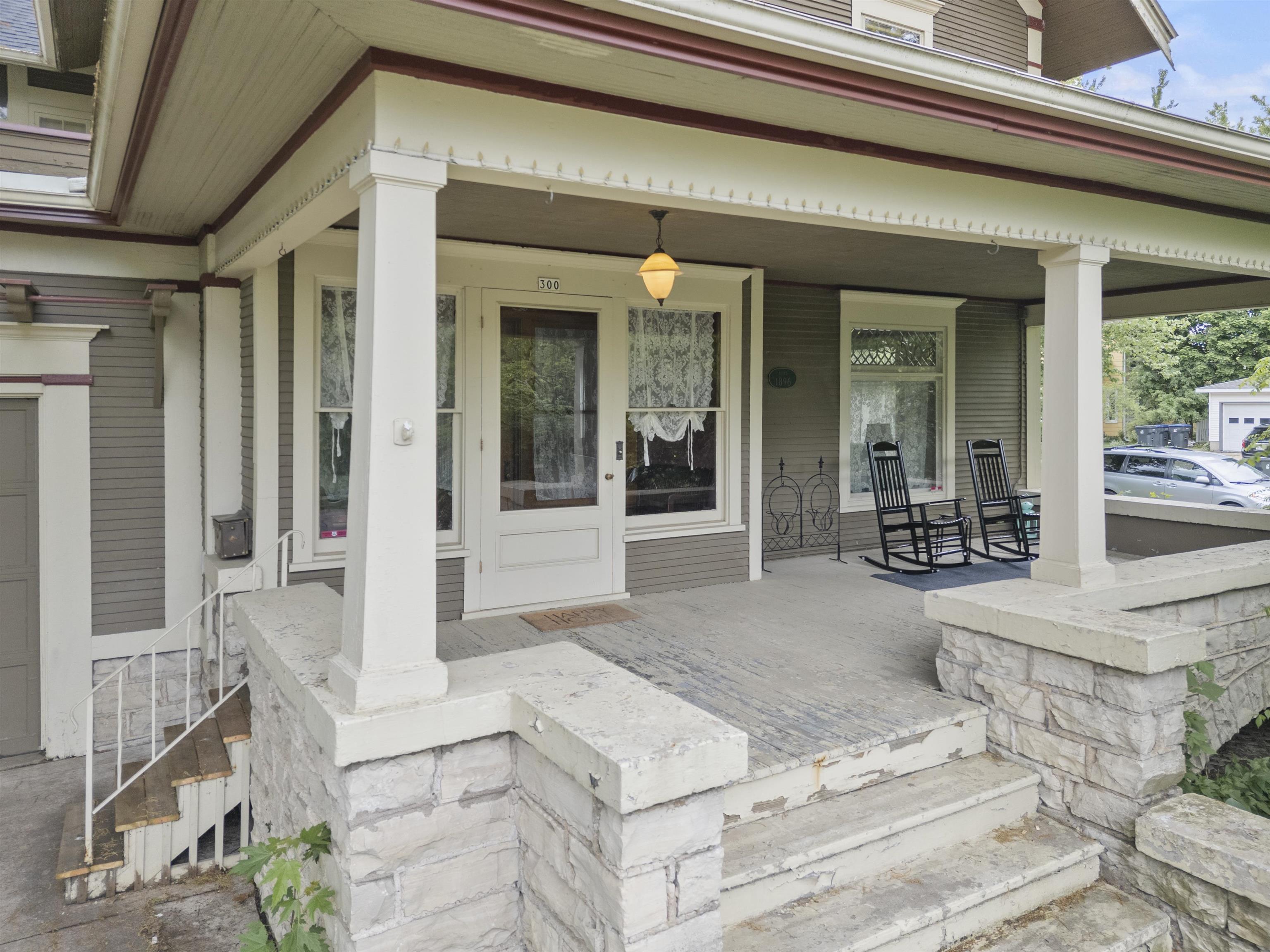 300 S VINE AVENUE, Marshfield, Wisconsin 54449, 5 Bedrooms Bedrooms, ,1 BathroomBathrooms,Residential,For Sale,300 S VINE AVENUE,22502286