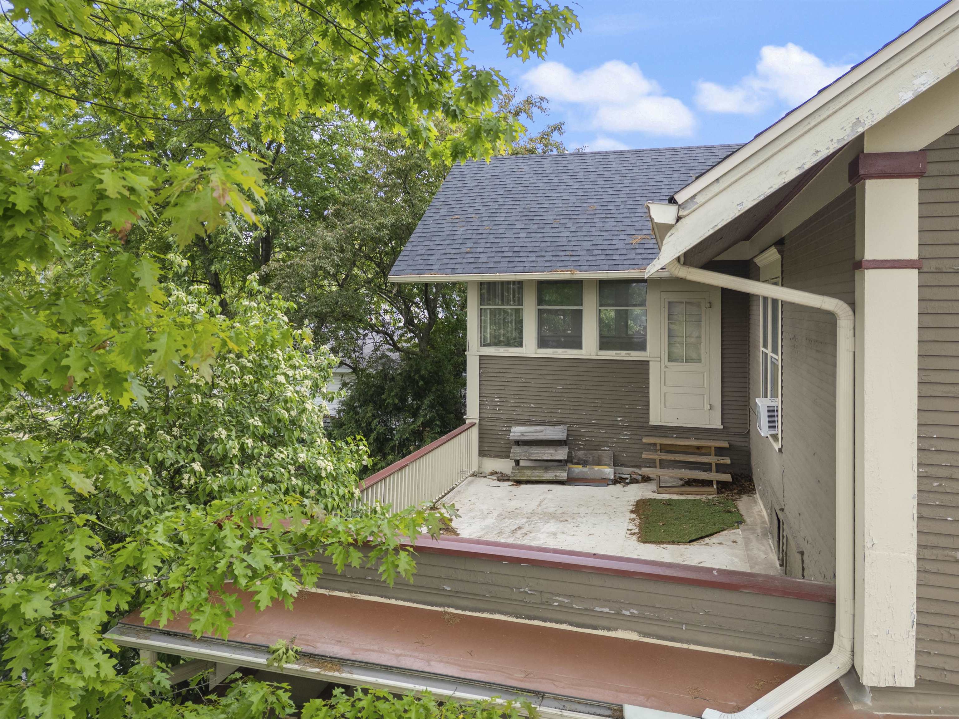300 S VINE AVENUE, Marshfield, Wisconsin 54449, 5 Bedrooms Bedrooms, ,1 BathroomBathrooms,Residential,For Sale,300 S VINE AVENUE,22502286