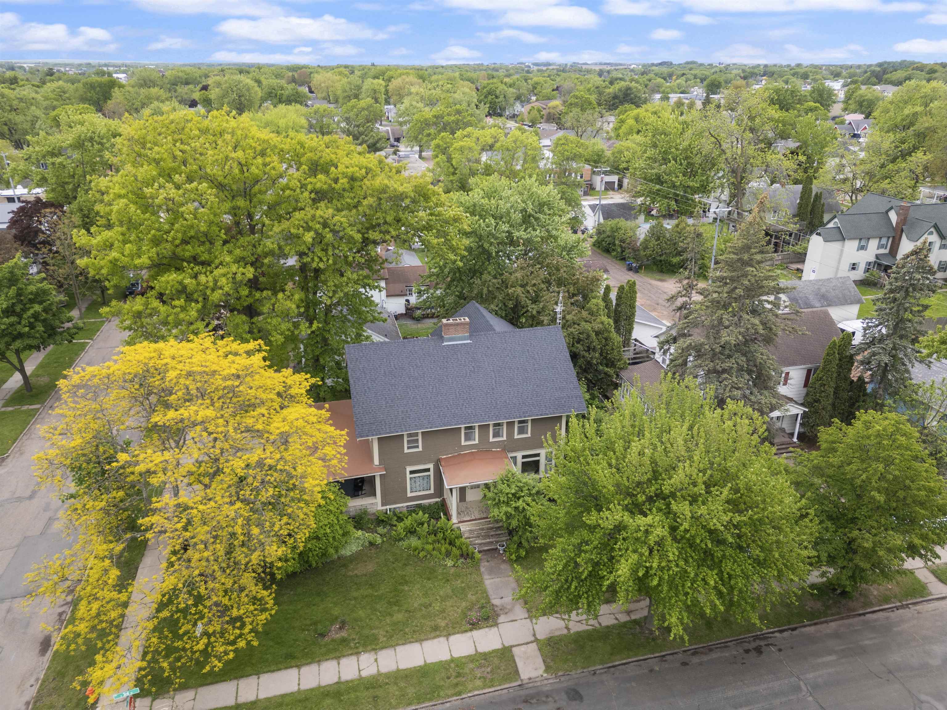 300 S VINE AVENUE, Marshfield, Wisconsin 54449, 5 Bedrooms Bedrooms, ,1 BathroomBathrooms,Residential,For Sale,300 S VINE AVENUE,22502286