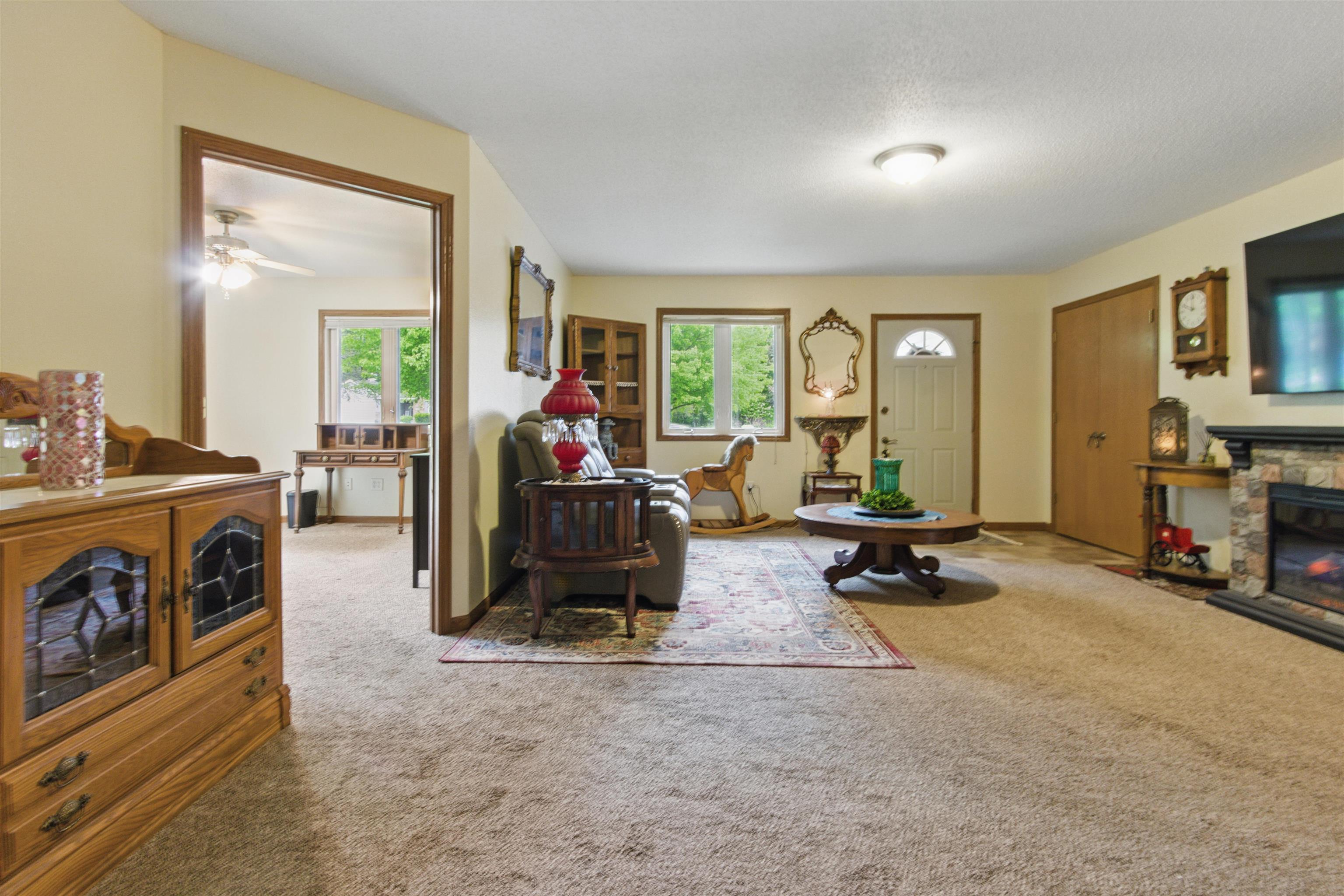 1957 WOODCREST CIRCLE, Kronenwetter, Wisconsin 54455, 4 Bedrooms Bedrooms, ,2 BathroomsBathrooms,Residential,For Sale,1957 WOODCREST CIRCLE,22502290