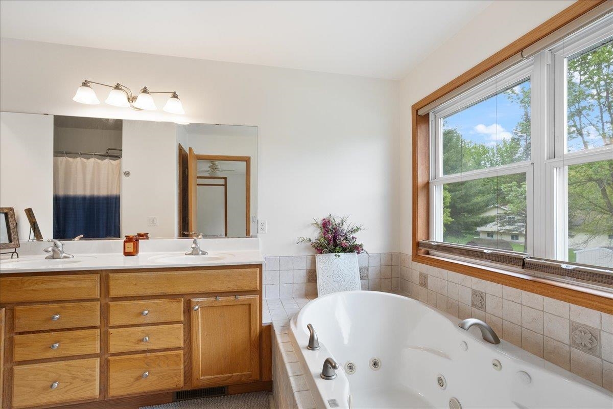 1212 W JEFFERSON STREET, Marshfield, Wisconsin 54449, 4 Bedrooms Bedrooms, ,3 BathroomsBathrooms,Residential,For Sale,1212 W JEFFERSON STREET,22502291