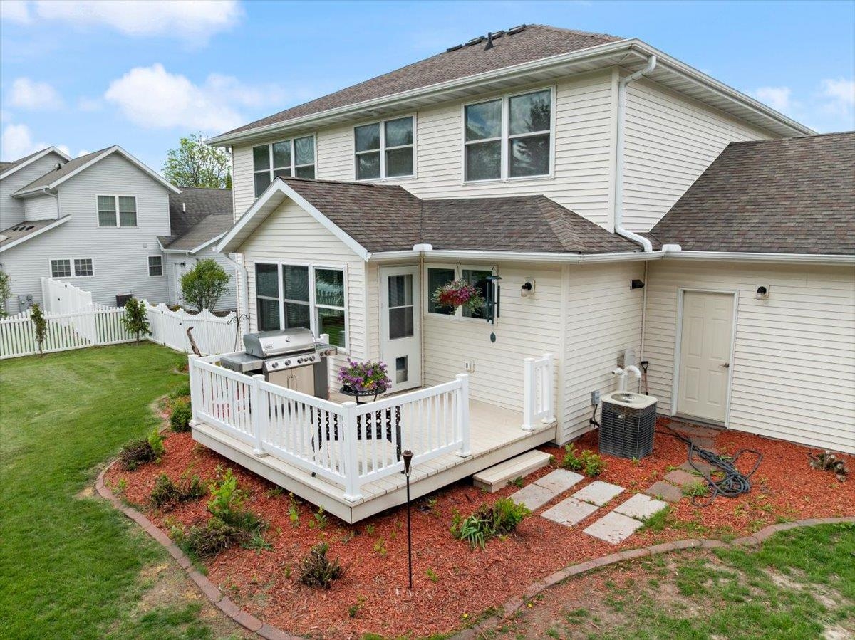 1212 W JEFFERSON STREET, Marshfield, Wisconsin 54449, 4 Bedrooms Bedrooms, ,3 BathroomsBathrooms,Residential,For Sale,1212 W JEFFERSON STREET,22502291