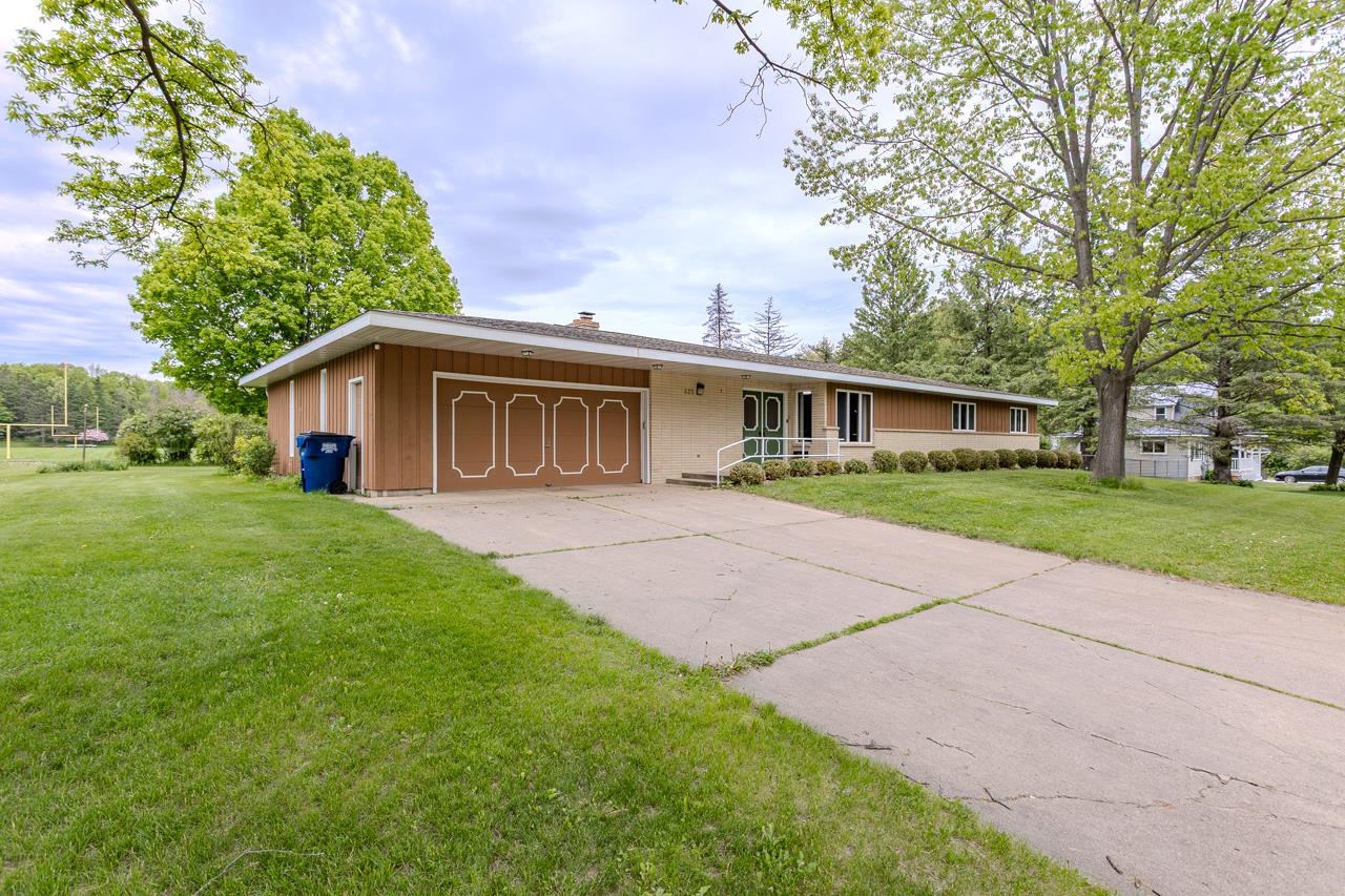 419 E BEECH STREET, Edgar, Wisconsin 54426, 4 Bedrooms Bedrooms, ,2 BathroomsBathrooms,Residential,For Sale,419 E BEECH STREET,22502301