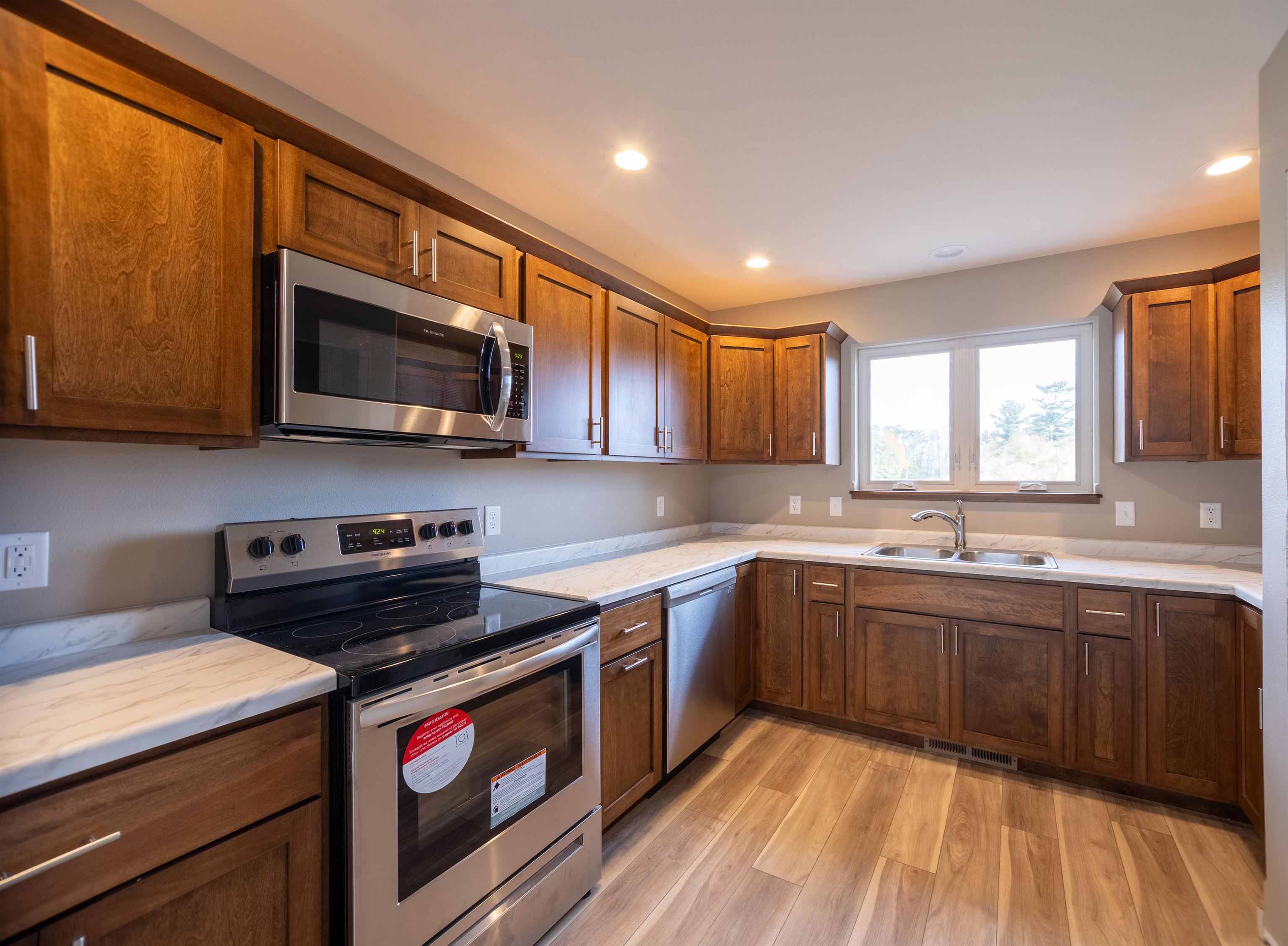 2204 S IRONWOOD AVENUE, Marshfield, Wisconsin 54449, 2 Bedrooms Bedrooms, ,2 BathroomsBathrooms,Residential,For Sale,2204 S IRONWOOD AVENUE,22502303