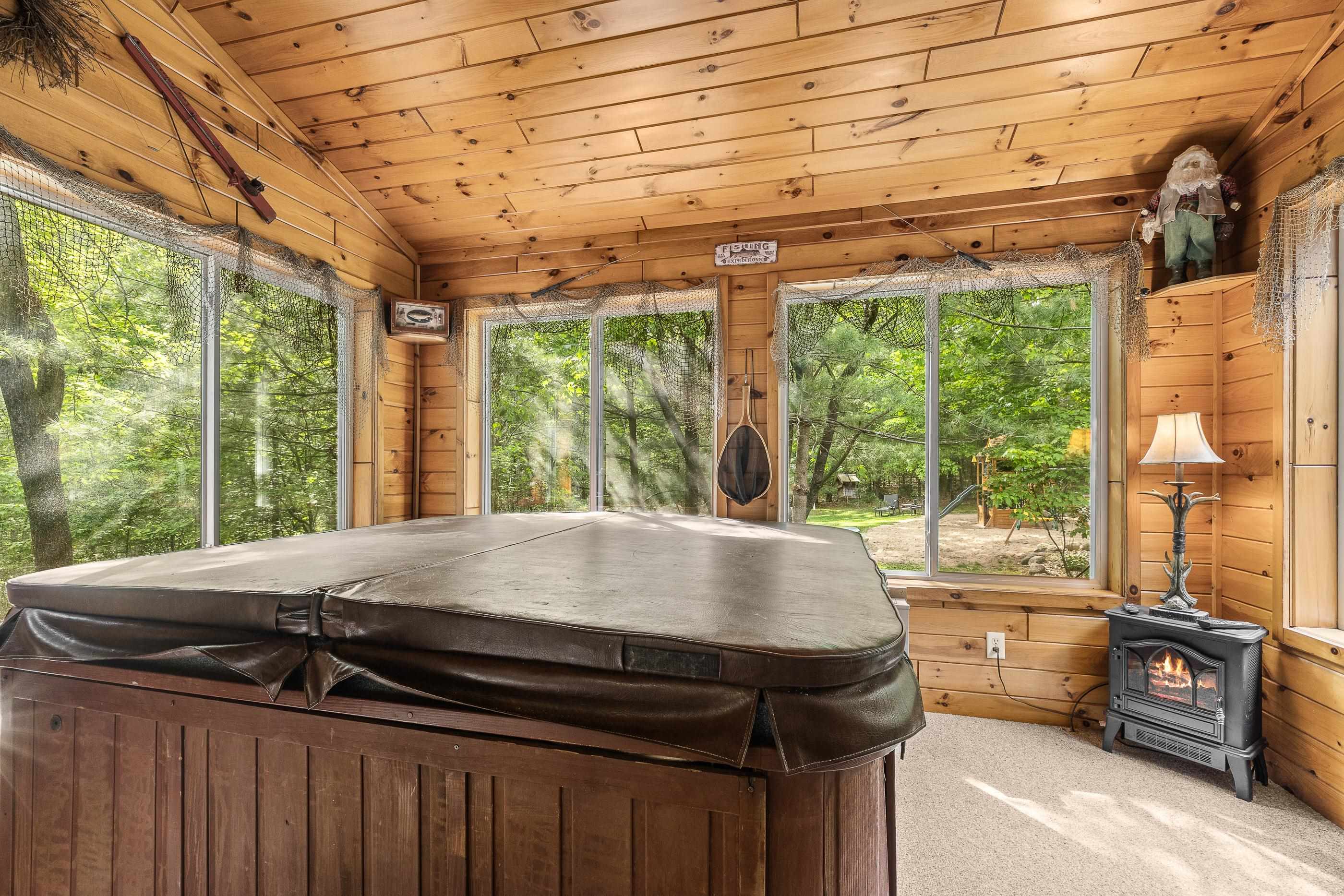 E2190 SPENCER LAKE ROAD, Waupaca, Wisconsin 54981, 3 Bedrooms Bedrooms, ,2 BathroomsBathrooms,Residential,For Sale,E2190 SPENCER LAKE ROAD,22502318