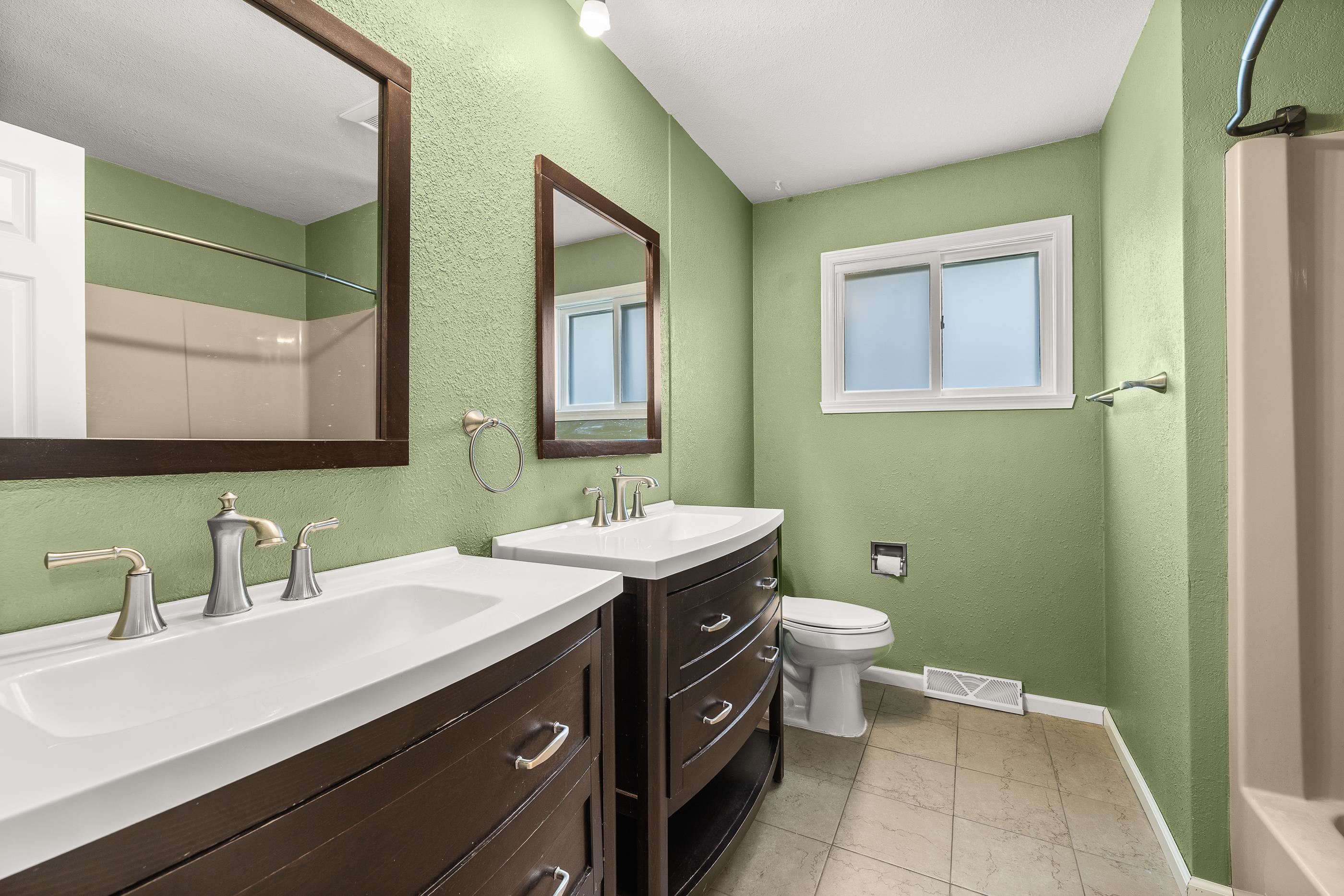 1940 EASLAN DRIVE, Plover, Wisconsin 54467, 4 Bedrooms Bedrooms, ,3 BathroomsBathrooms,Residential,For Sale,1940 EASLAN DRIVE,22502338