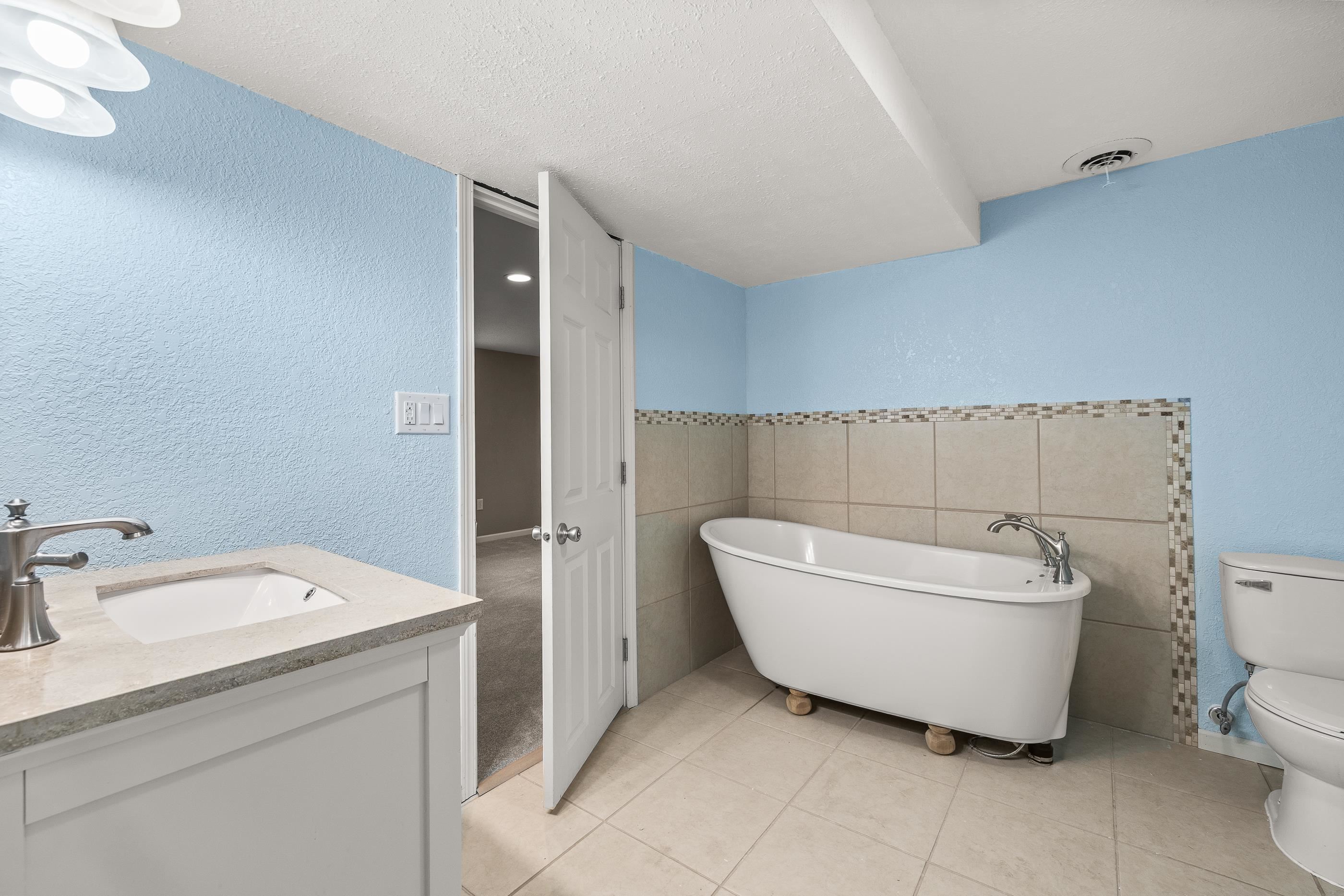 1940 EASLAN DRIVE, Plover, Wisconsin 54467, 4 Bedrooms Bedrooms, ,3 BathroomsBathrooms,Residential,For Sale,1940 EASLAN DRIVE,22502338