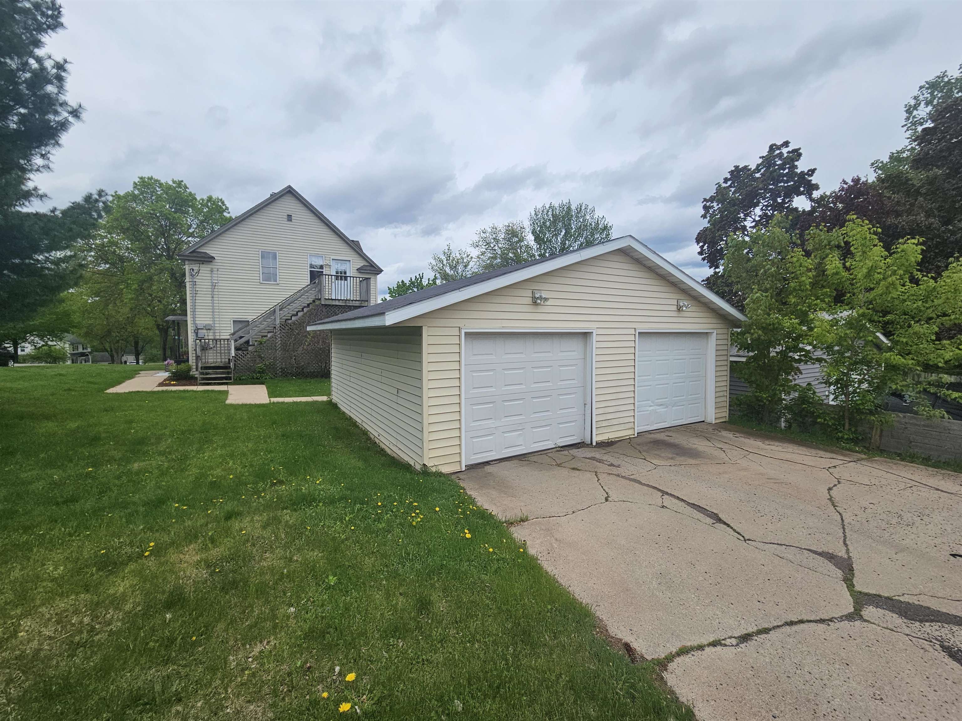 830 CHICAGO AVENUE, Wausau, Wisconsin 54403, 2 Bedrooms Bedrooms, ,1 BathroomBathrooms,Multi-family,For Sale,830 CHICAGO AVENUE,22502342