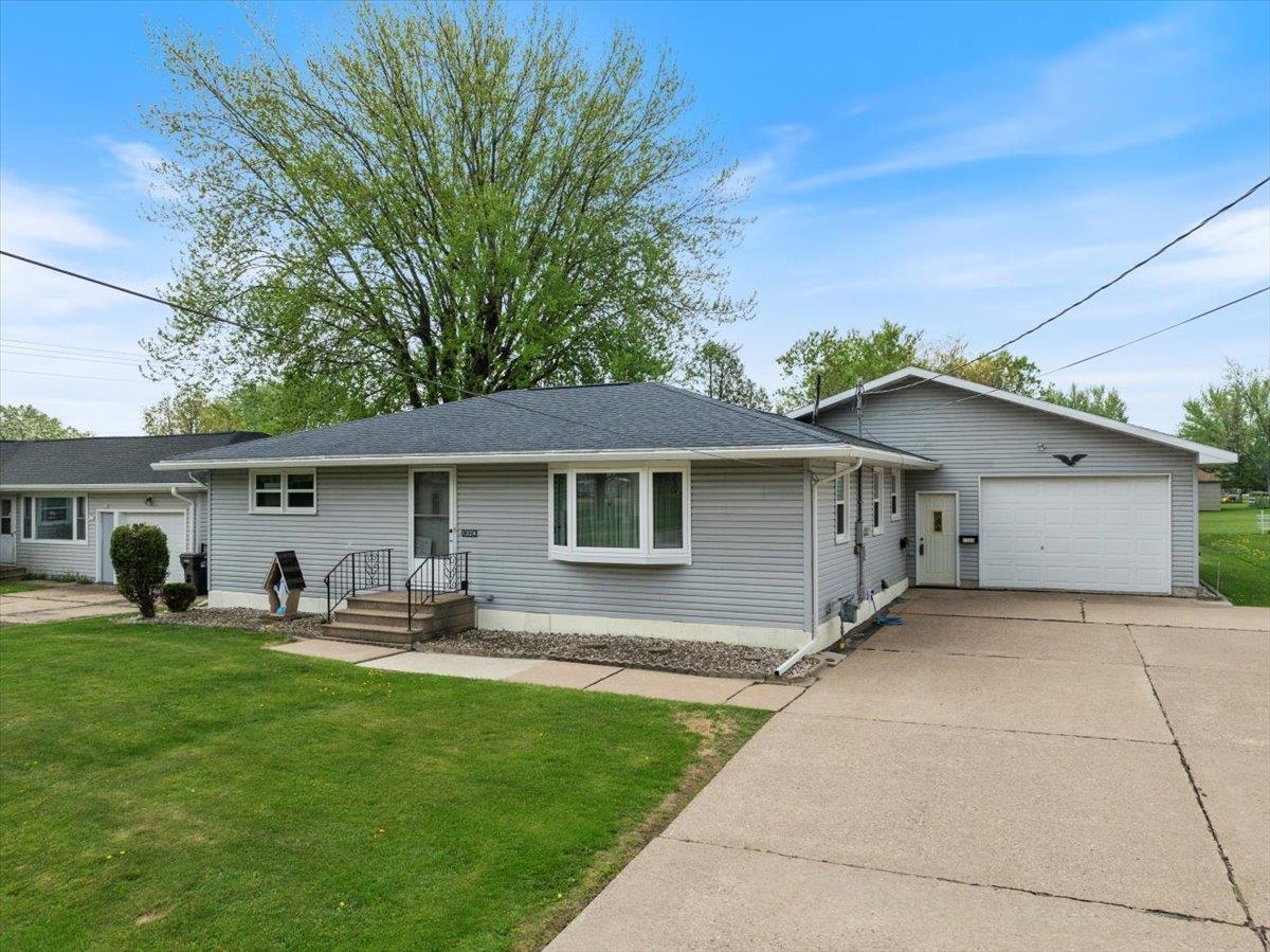 1324 E 8TH STREET, Marshfield, Wisconsin 54449, 3 Bedrooms Bedrooms, ,1 BathroomBathrooms,Residential,For Sale,1324 E 8TH STREET,22502380