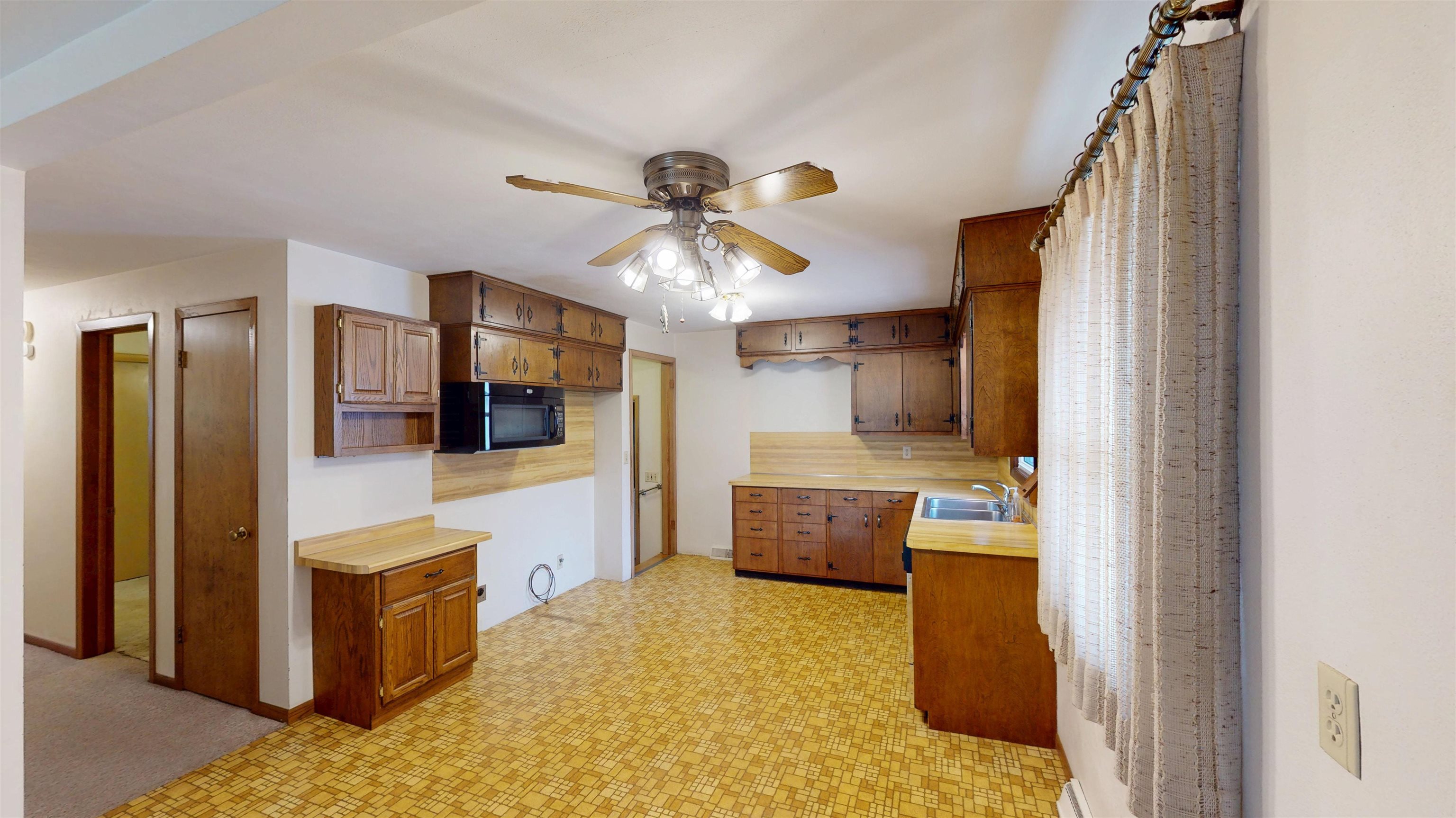 1324 E 8TH STREET, Marshfield, Wisconsin 54449, 3 Bedrooms Bedrooms, ,1 BathroomBathrooms,Residential,For Sale,1324 E 8TH STREET,22502380
