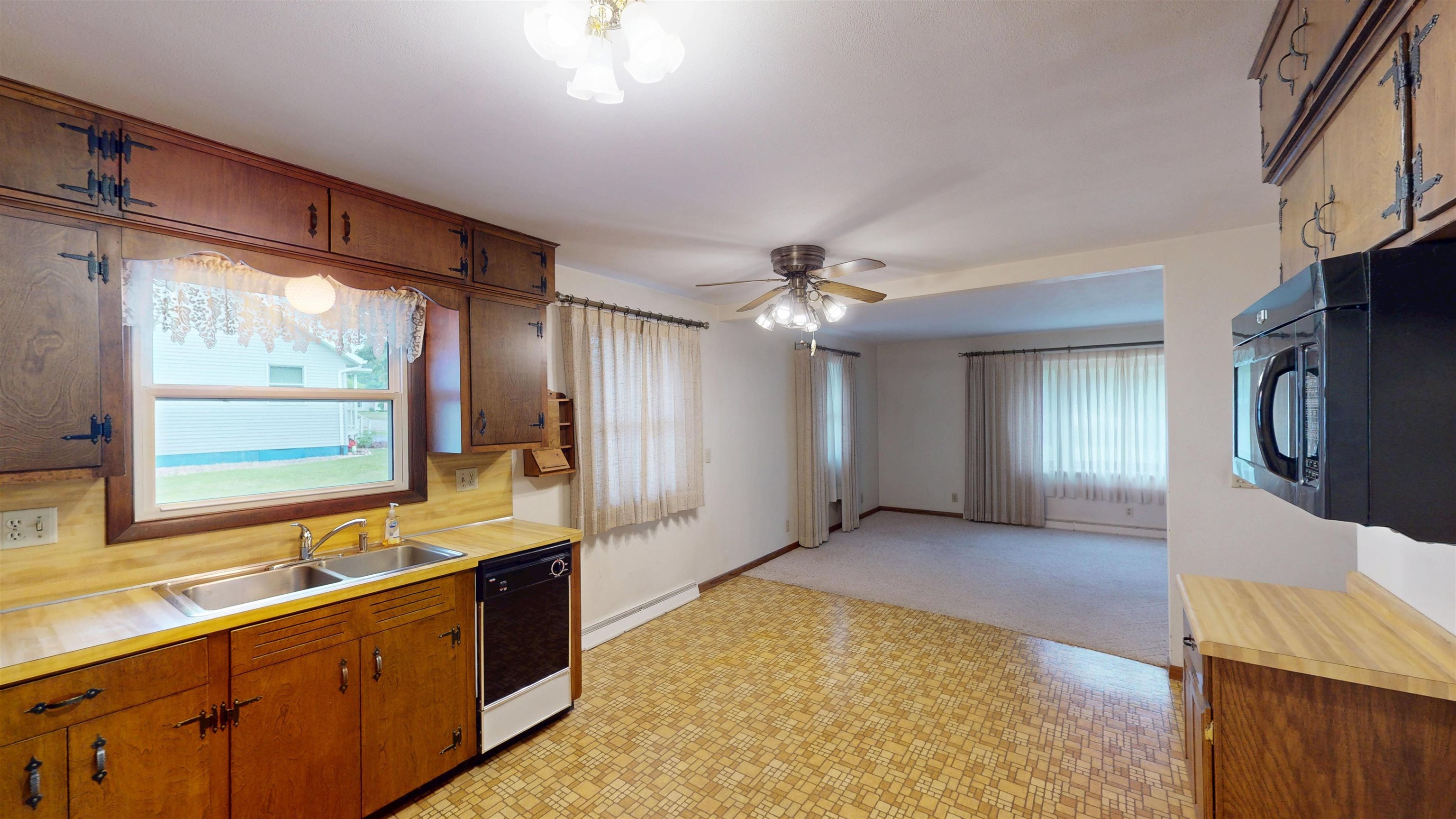 1324 E 8TH STREET, Marshfield, Wisconsin 54449, 3 Bedrooms Bedrooms, ,1 BathroomBathrooms,Residential,For Sale,1324 E 8TH STREET,22502380