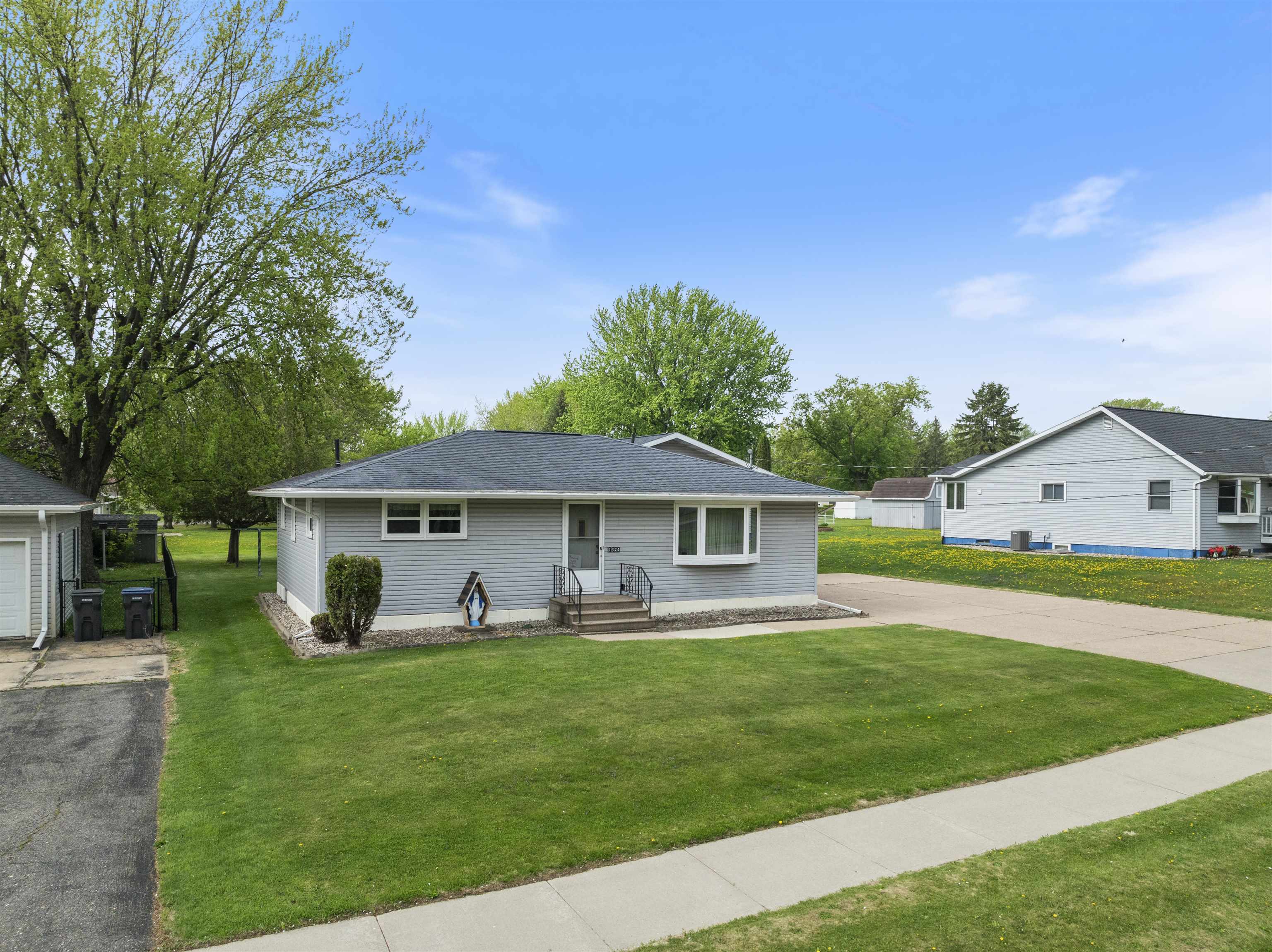 1324 E 8TH STREET, Marshfield, Wisconsin 54449, 3 Bedrooms Bedrooms, ,1 BathroomBathrooms,Residential,For Sale,1324 E 8TH STREET,22502380