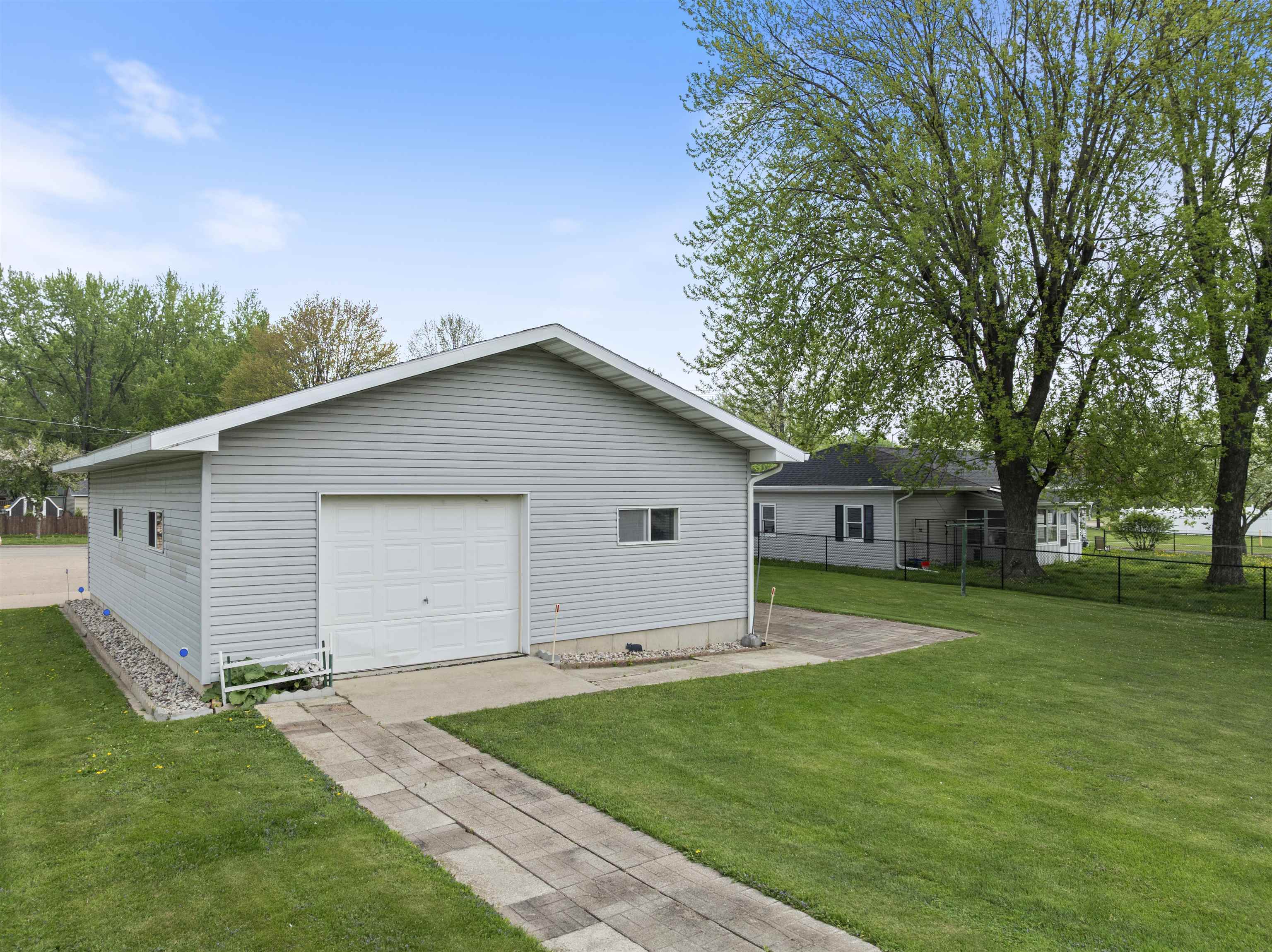 1324 E 8TH STREET, Marshfield, Wisconsin 54449, 3 Bedrooms Bedrooms, ,1 BathroomBathrooms,Residential,For Sale,1324 E 8TH STREET,22502380