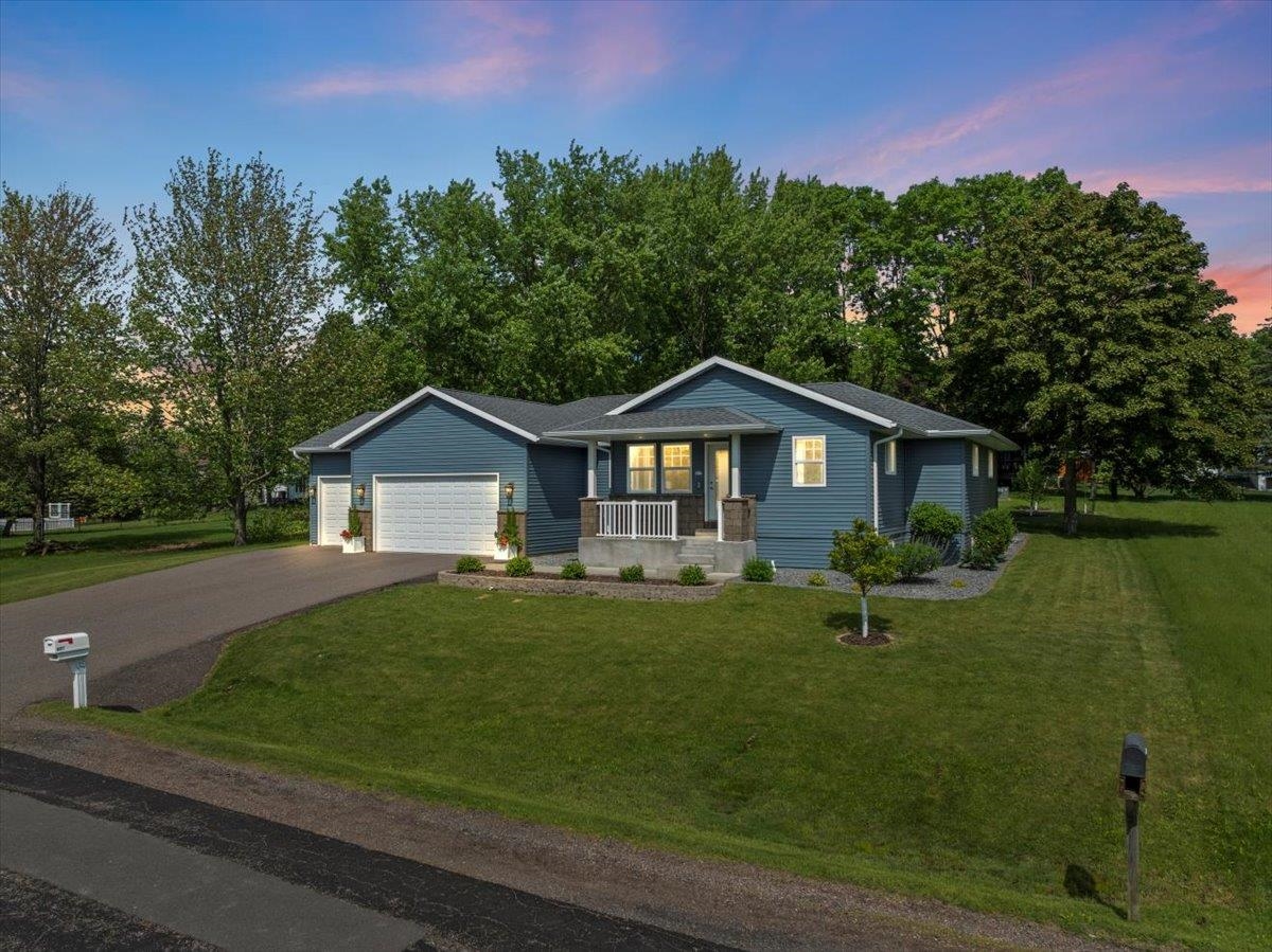 907 N SCHMIDT AVENUE, Marshfield, Wisconsin 54449, 4 Bedrooms Bedrooms, ,3 BathroomsBathrooms,Residential,For Sale,907 N SCHMIDT AVENUE,22502404