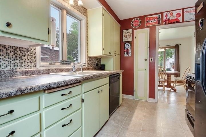 1111 S CEDAR AVENUE, Marshfield, Wisconsin 54449, 3 Bedrooms Bedrooms, ,1 BathroomBathrooms,Residential,For Sale,1111 S CEDAR AVENUE,22502424