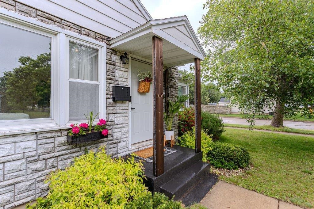 2402 ZIMMERMAN STREET, Wausau, Wisconsin 54403, 2 Bedrooms Bedrooms, ,2 BathroomsBathrooms,Residential,For Sale,2402 ZIMMERMAN STREET,22502650