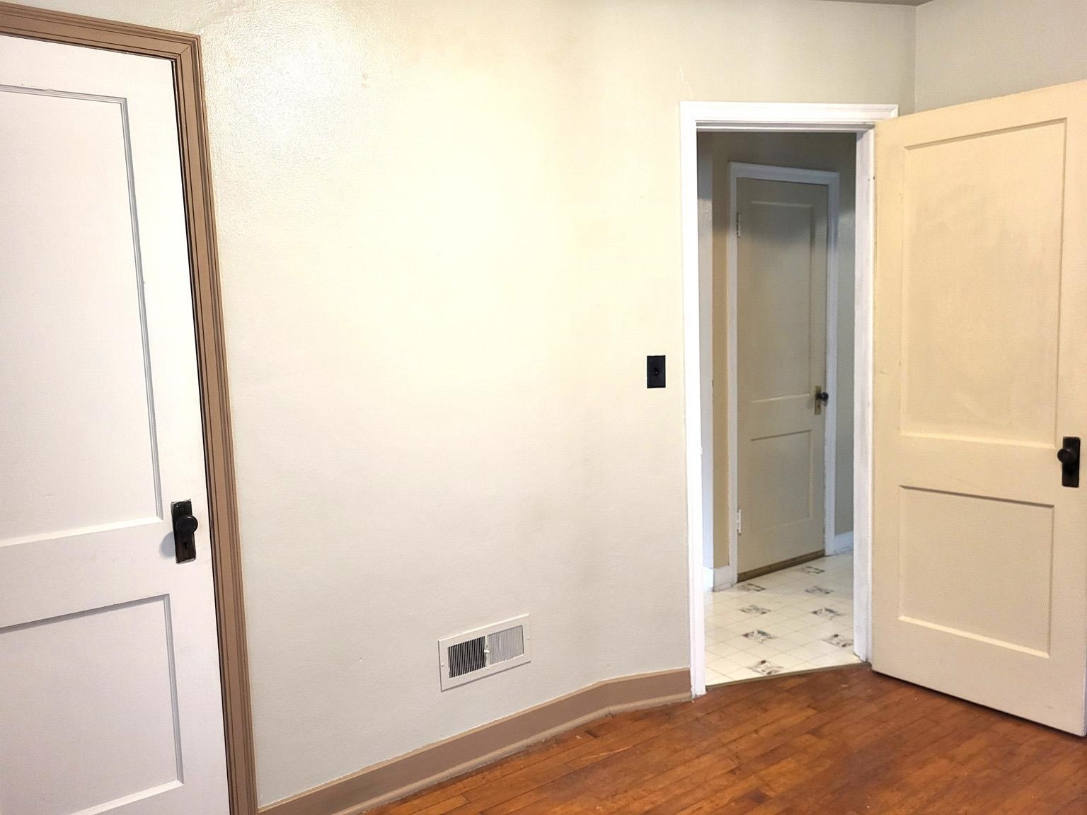 406 N WALNUT AVENUE, Marshfield, Wisconsin 54449, 2 Bedrooms Bedrooms, ,1 BathroomBathrooms,Residential,For Sale,406 N WALNUT AVENUE,22502661