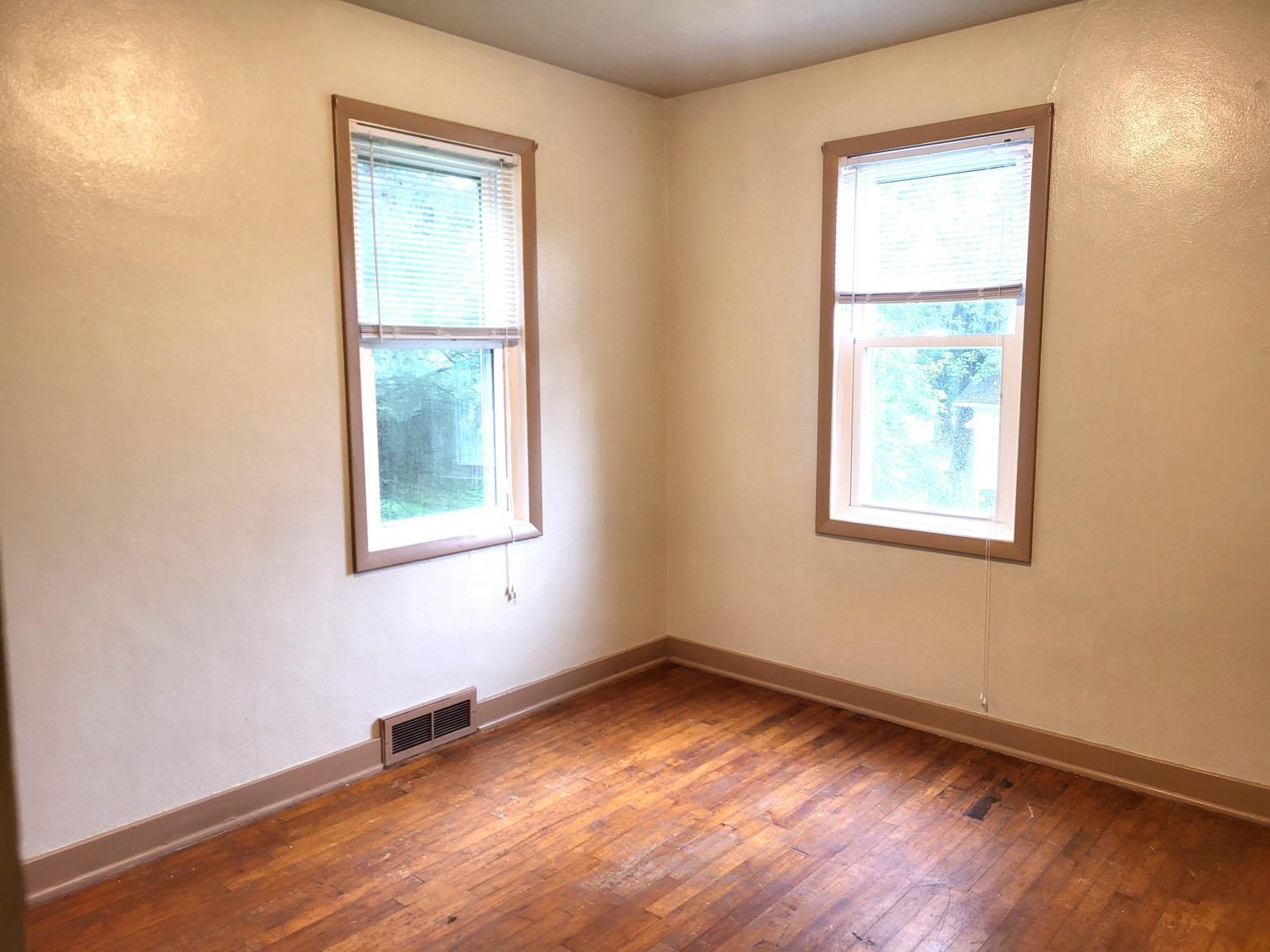 406 N WALNUT AVENUE, Marshfield, Wisconsin 54449, 2 Bedrooms Bedrooms, ,1 BathroomBathrooms,Residential,For Sale,406 N WALNUT AVENUE,22502661
