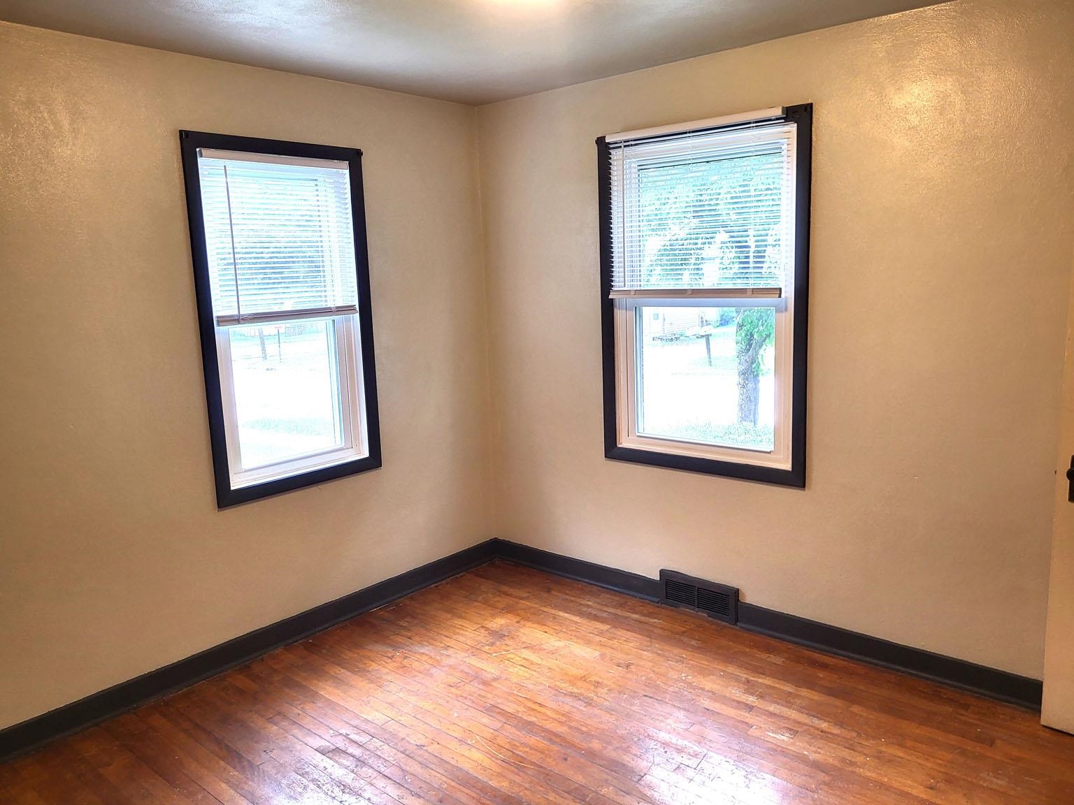 406 N WALNUT AVENUE, Marshfield, Wisconsin 54449, 2 Bedrooms Bedrooms, ,1 BathroomBathrooms,Residential,For Sale,406 N WALNUT AVENUE,22502661