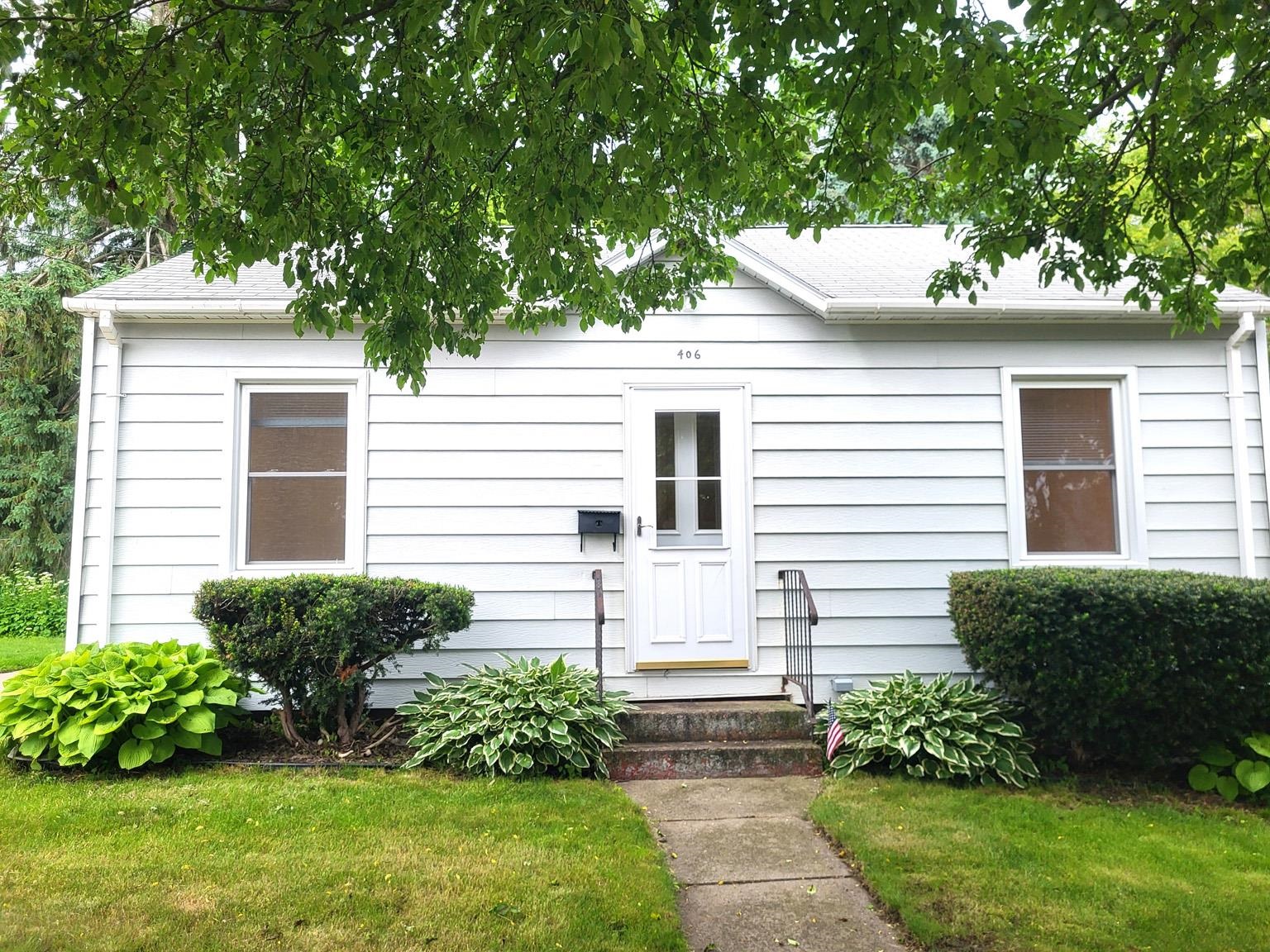 406 N WALNUT AVENUE, Marshfield, Wisconsin 54449, 2 Bedrooms Bedrooms, ,1 BathroomBathrooms,Residential,For Sale,406 N WALNUT AVENUE,22502661
