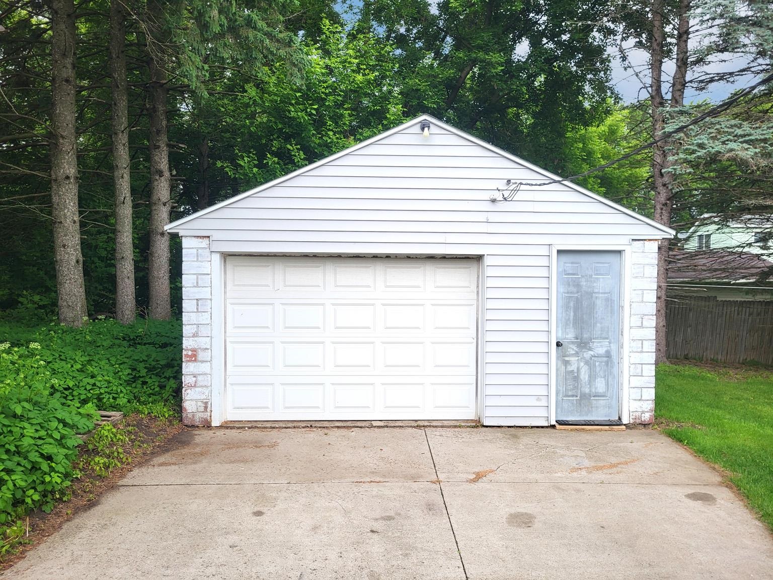 406 N WALNUT AVENUE, Marshfield, Wisconsin 54449, 2 Bedrooms Bedrooms, ,1 BathroomBathrooms,Residential,For Sale,406 N WALNUT AVENUE,22502661