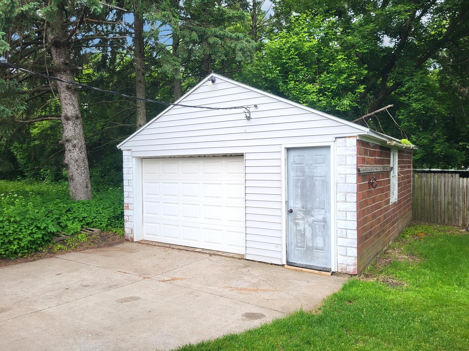 406 N WALNUT AVENUE, Marshfield, Wisconsin 54449, 2 Bedrooms Bedrooms, ,1 BathroomBathrooms,Residential,For Sale,406 N WALNUT AVENUE,22502661
