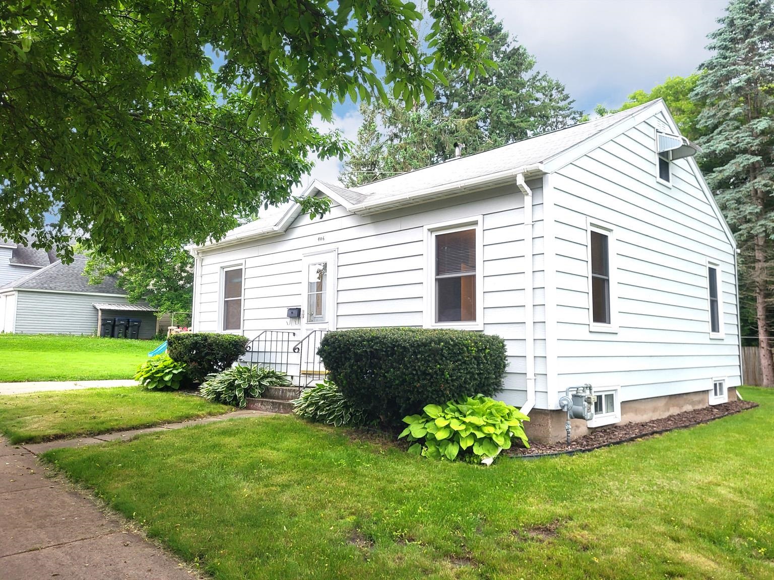406 N WALNUT AVENUE, Marshfield, Wisconsin 54449, 2 Bedrooms Bedrooms, ,1 BathroomBathrooms,Residential,For Sale,406 N WALNUT AVENUE,22502661