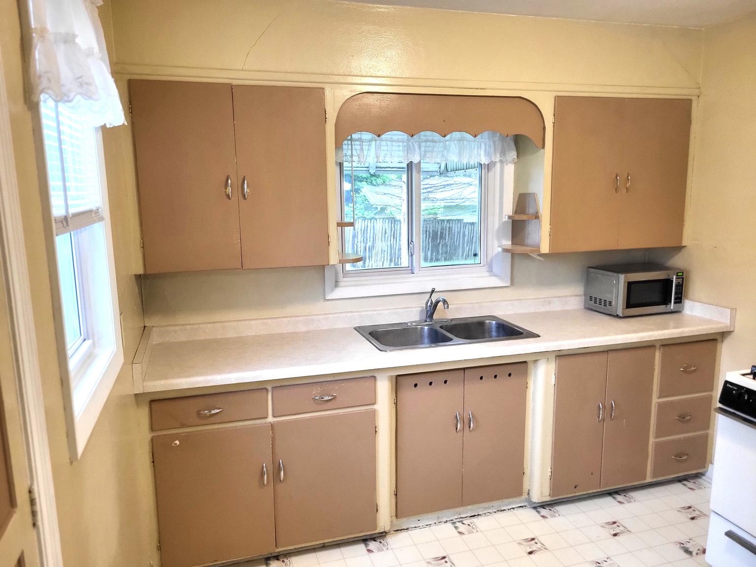 406 N WALNUT AVENUE, Marshfield, Wisconsin 54449, 2 Bedrooms Bedrooms, ,1 BathroomBathrooms,Residential,For Sale,406 N WALNUT AVENUE,22502661