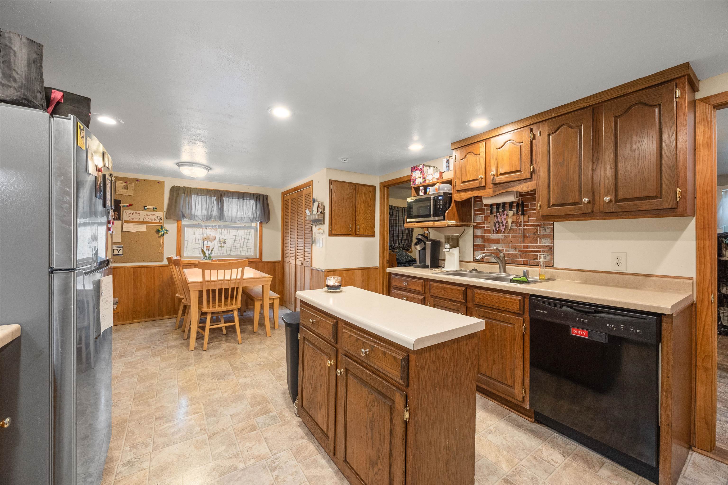 2108 OAK STREET, Stevens Point, Wisconsin 54481, 4 Bedrooms Bedrooms, ,1 BathroomBathrooms,Residential,For Sale,2108 OAK STREET,22502665