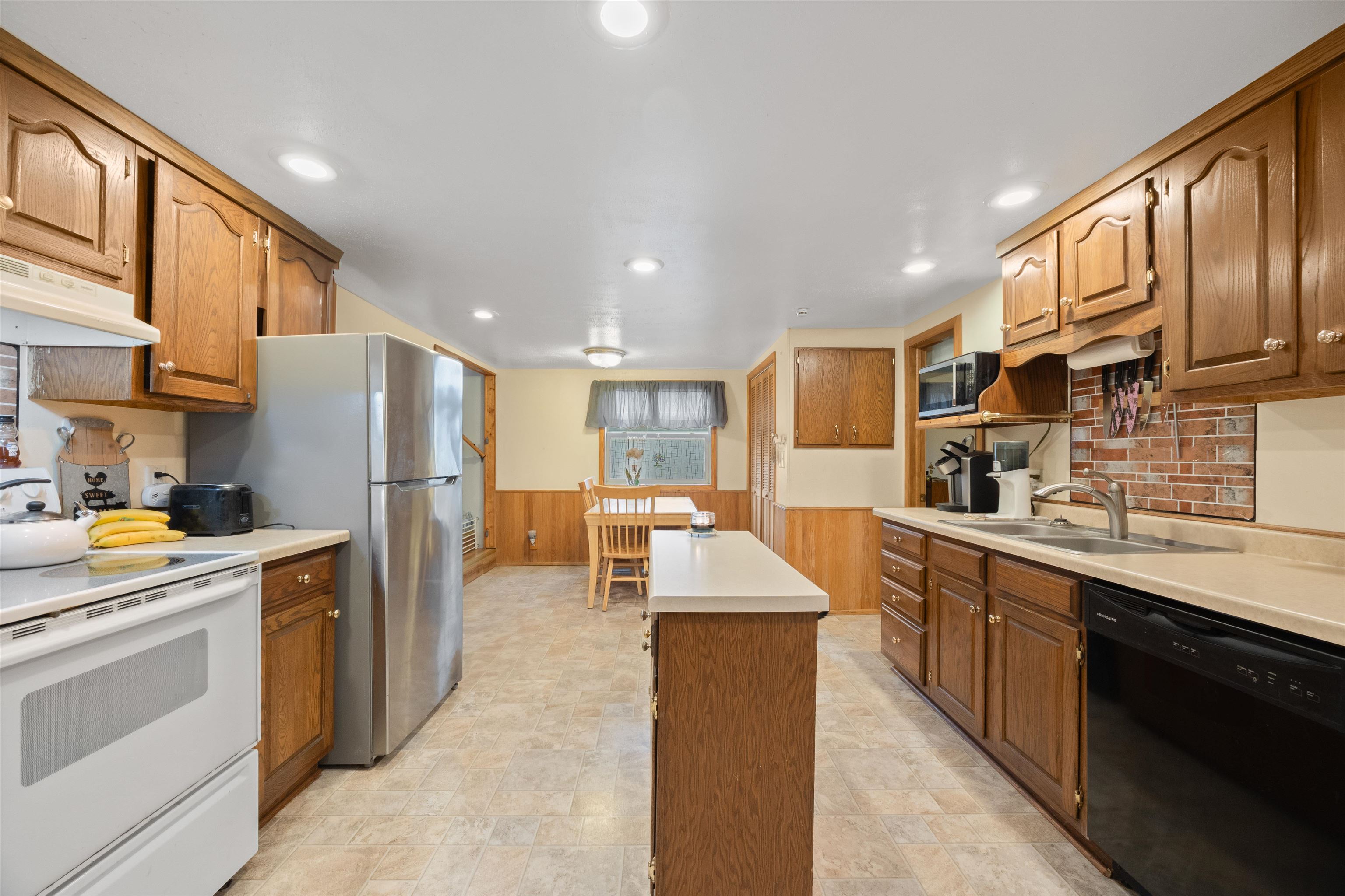2108 OAK STREET, Stevens Point, Wisconsin 54481, 4 Bedrooms Bedrooms, ,1 BathroomBathrooms,Residential,For Sale,2108 OAK STREET,22502665