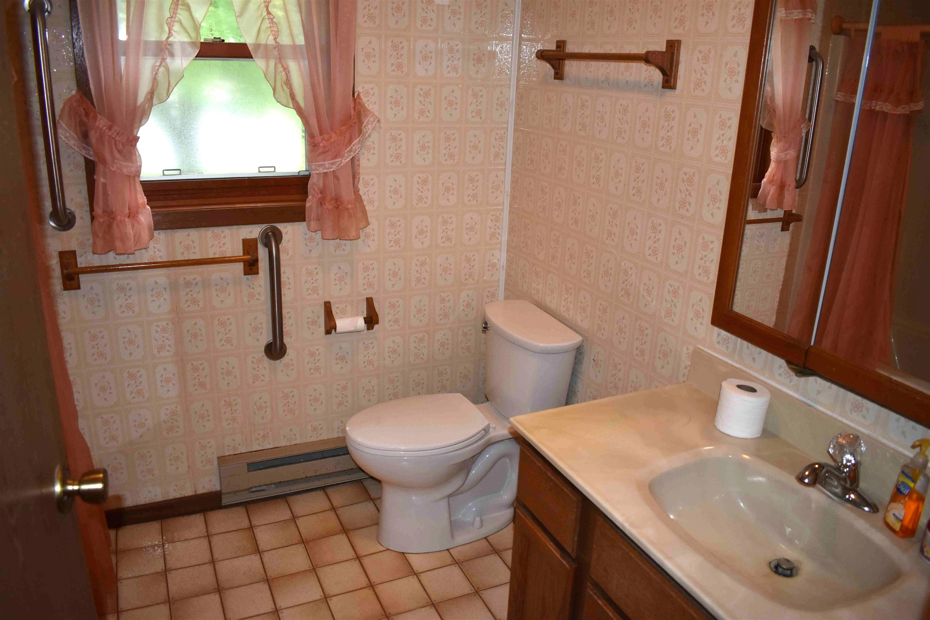 927 S OAKWOOD STREET, Hancock, Wisconsin 54943, 3 Bedrooms Bedrooms, ,1 BathroomBathrooms,Residential,For Sale,927 S OAKWOOD STREET,22503106