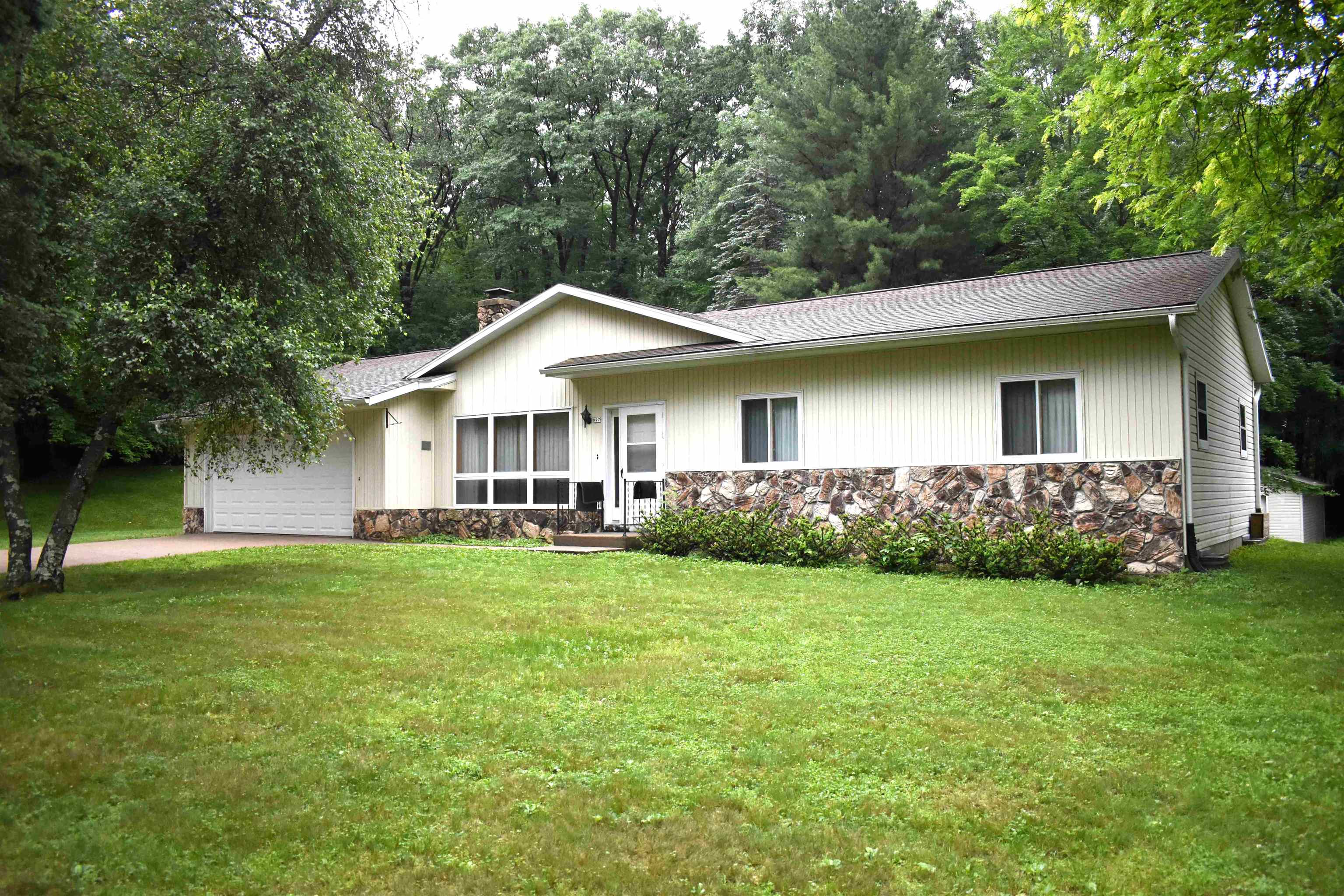 927 S OAKWOOD STREET, Hancock, Wisconsin 54943, 3 Bedrooms Bedrooms, ,1 BathroomBathrooms,Residential,For Sale,927 S OAKWOOD STREET,22503106