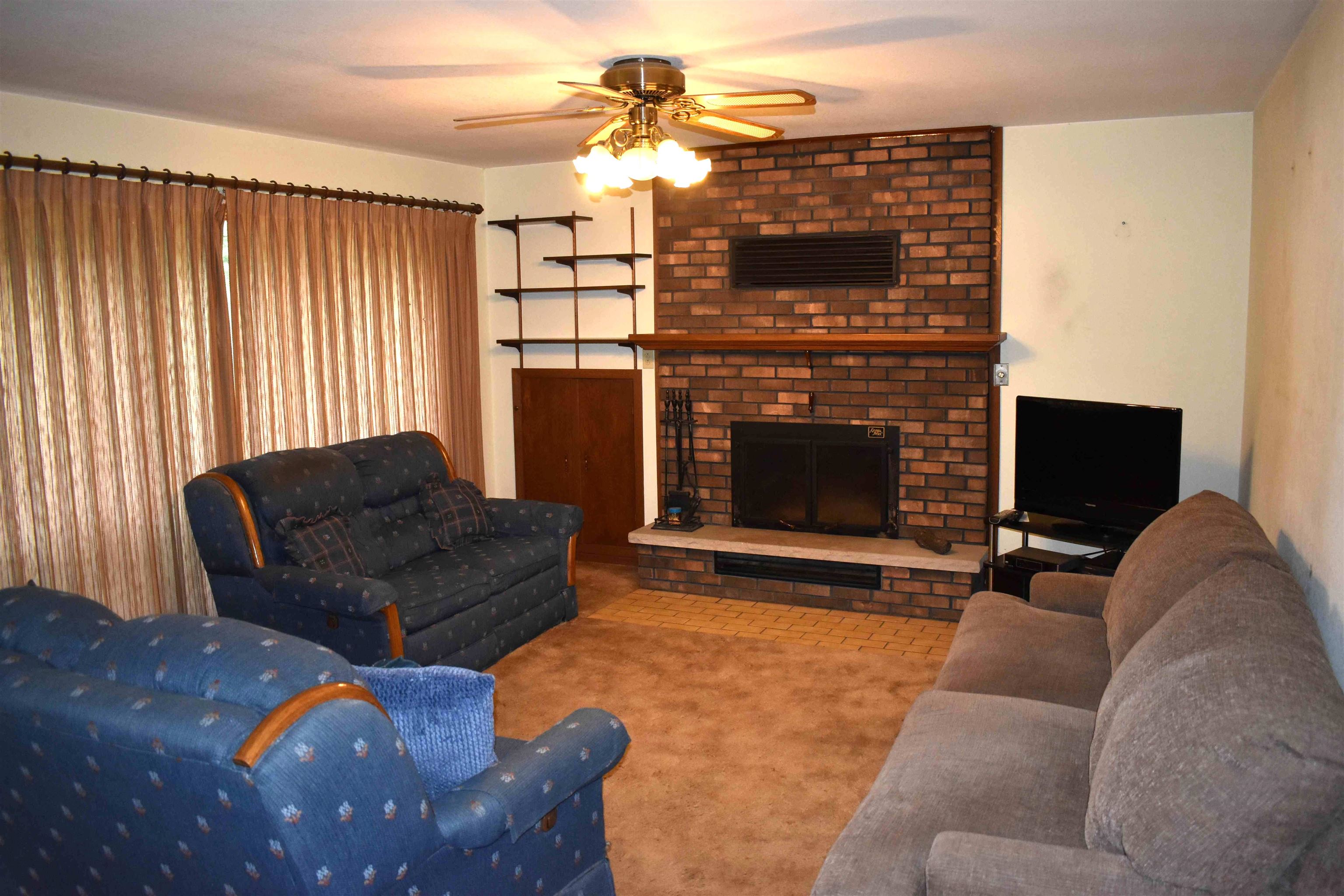 927 S OAKWOOD STREET, Hancock, Wisconsin 54943, 3 Bedrooms Bedrooms, ,1 BathroomBathrooms,Residential,For Sale,927 S OAKWOOD STREET,22503106