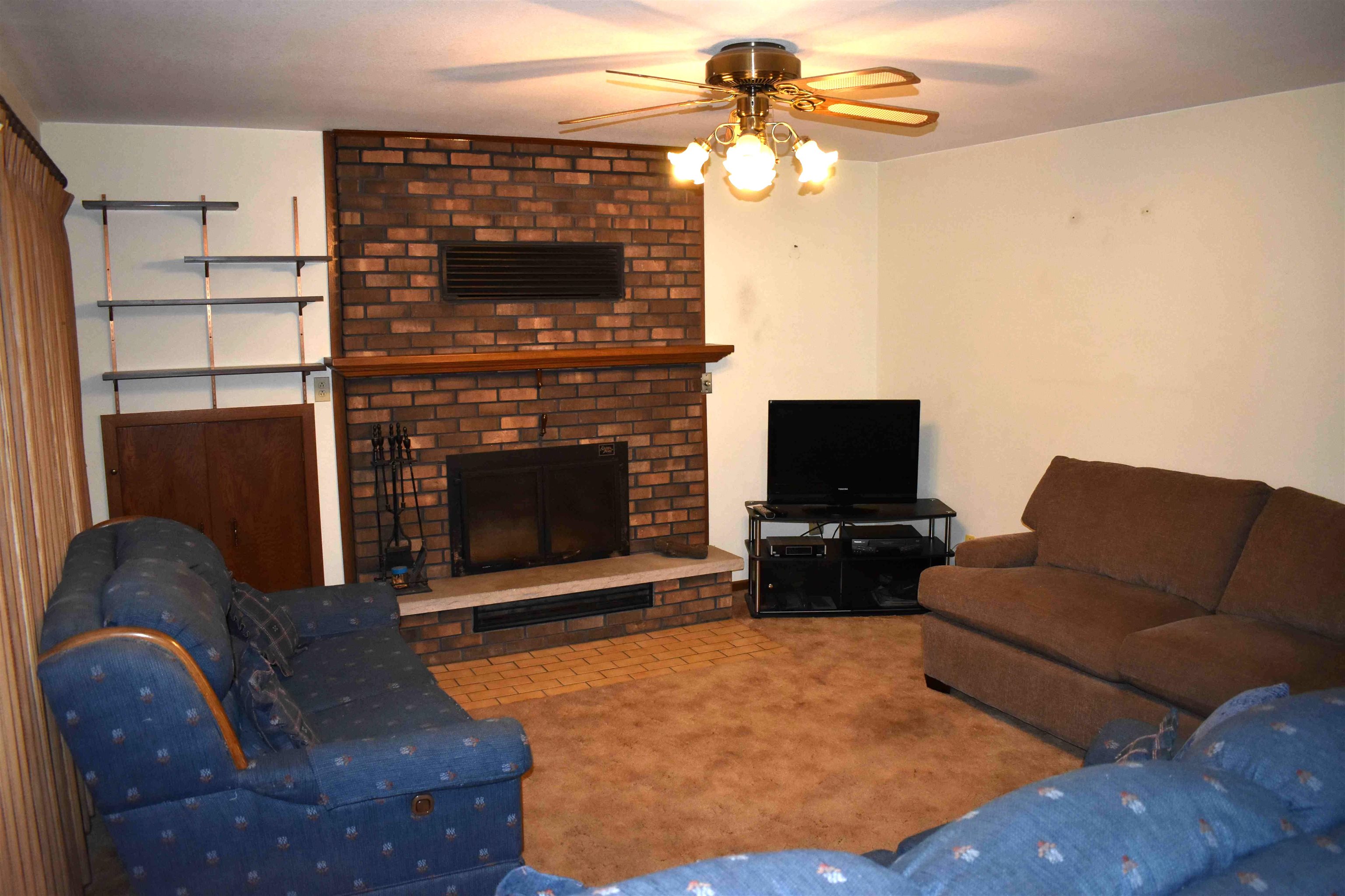 927 S OAKWOOD STREET, Hancock, Wisconsin 54943, 3 Bedrooms Bedrooms, ,1 BathroomBathrooms,Residential,For Sale,927 S OAKWOOD STREET,22503106